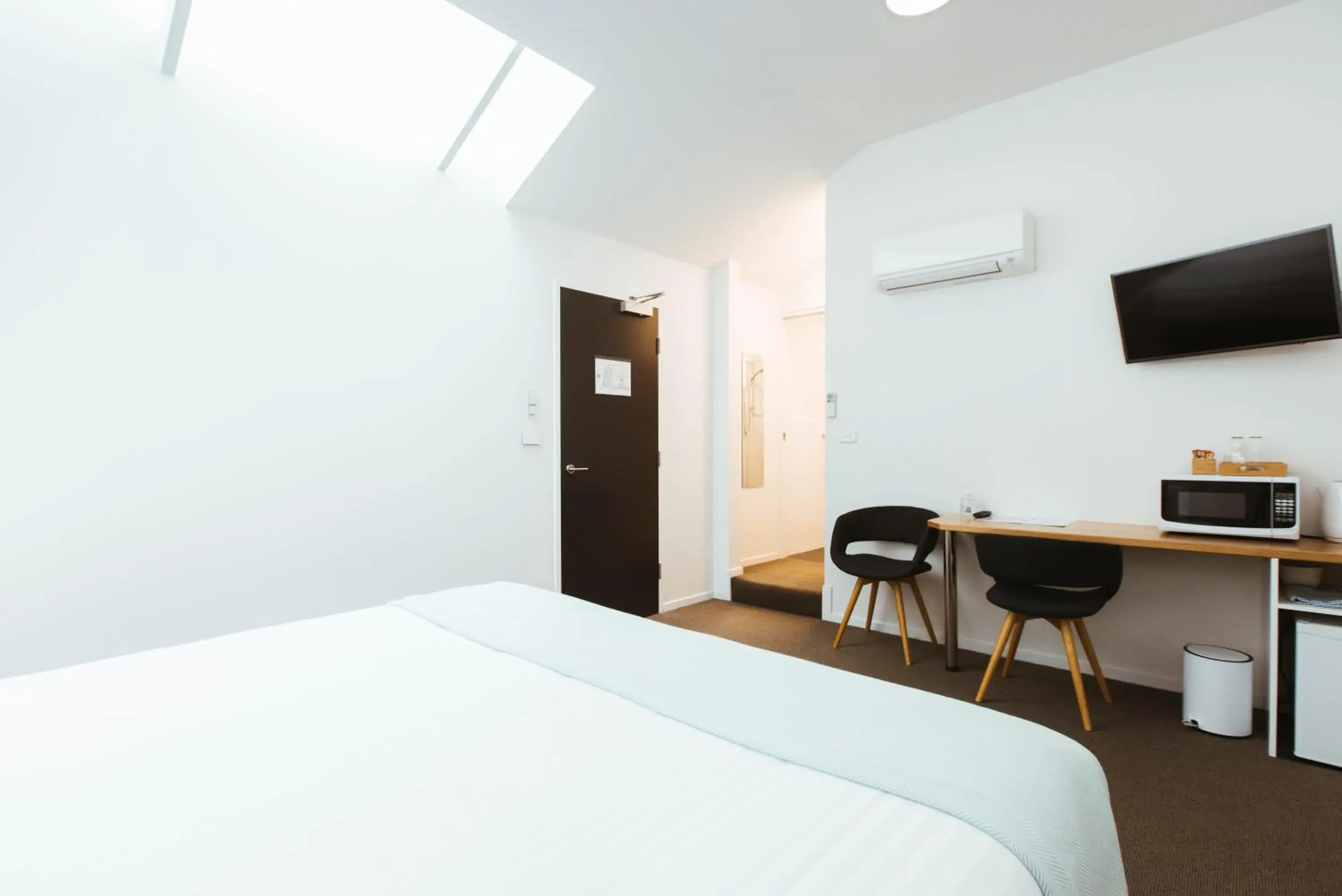 the BALMORAL KING - INTERNAL SKYLIGHT ROOM 8 in Salamanca Galleria Apartments the BALMORAL KING - INTERNAL SKYLIGHT ROOM 8 in Salamanca Galleria Apartments