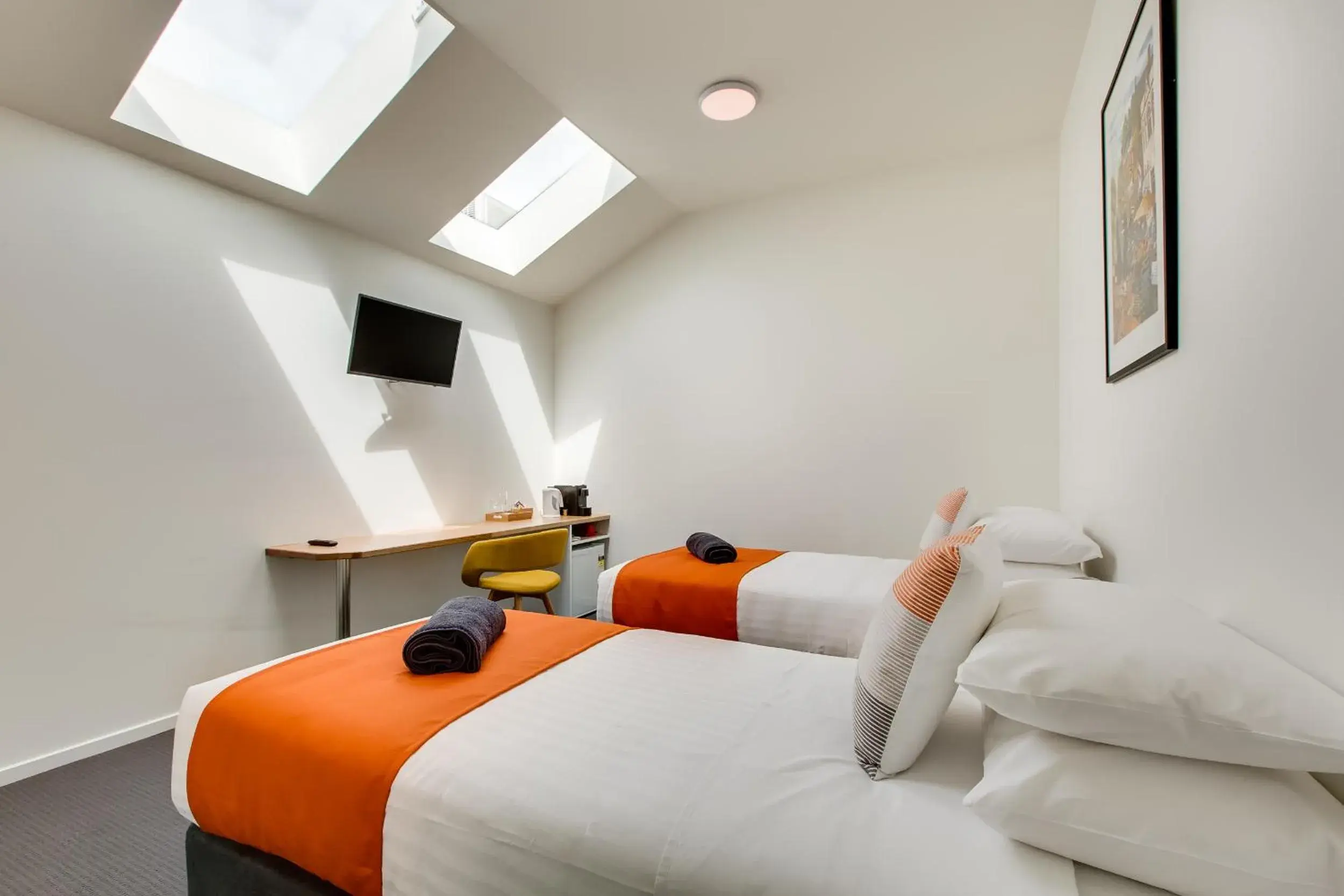 the MONA TWIN - INTERNAL SKYLIGHT ROOM 7 in Salamanca Galleria Apartments the MONA TWIN - INTERNAL SKYLIGHT ROOM 7 in Salamanca Galleria Apartments