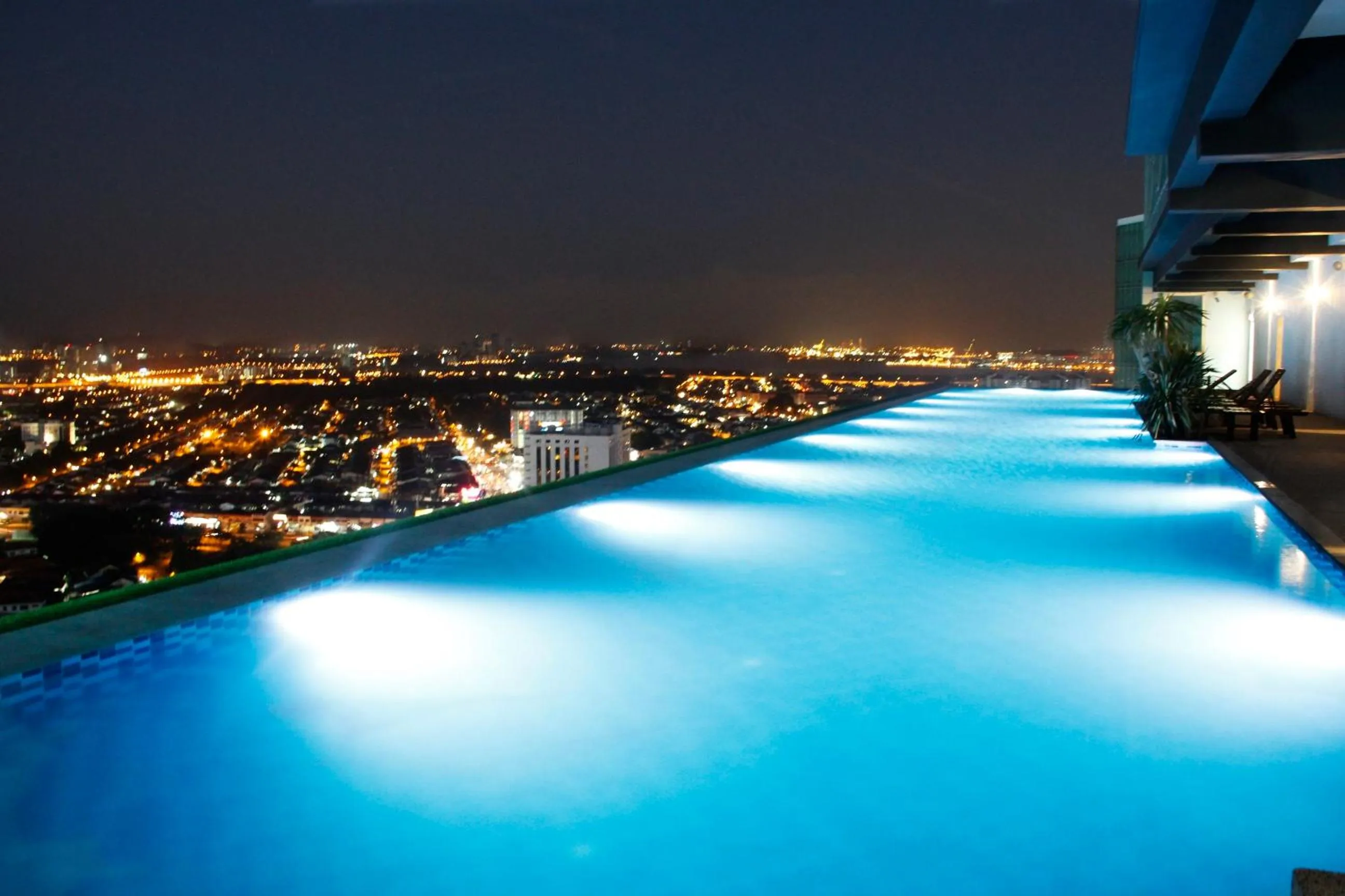 Swimming pool in Holiday Villa Johor Bahru City Centre