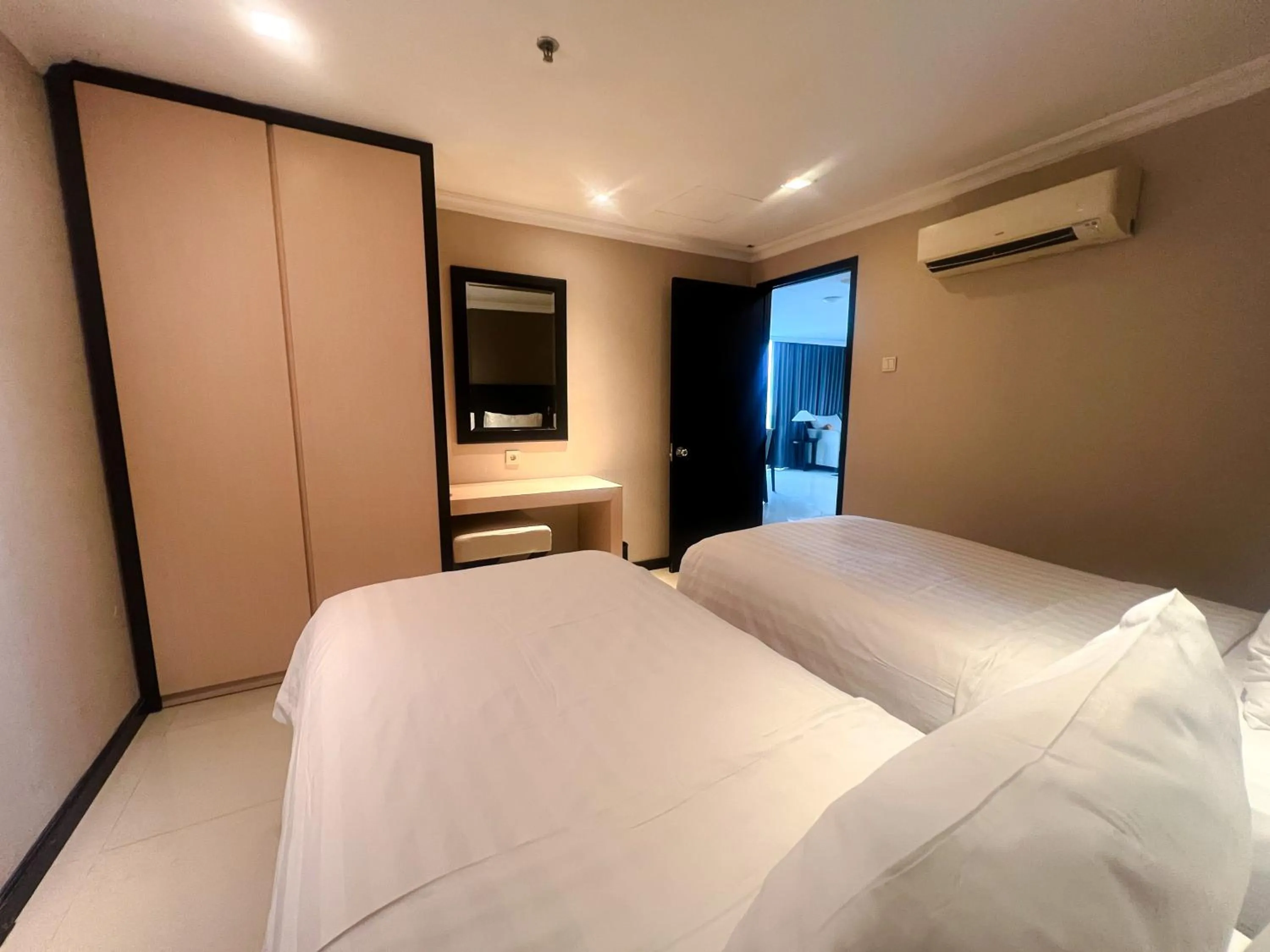 Bedroom, Bed in Kristal Hotel Jakarta