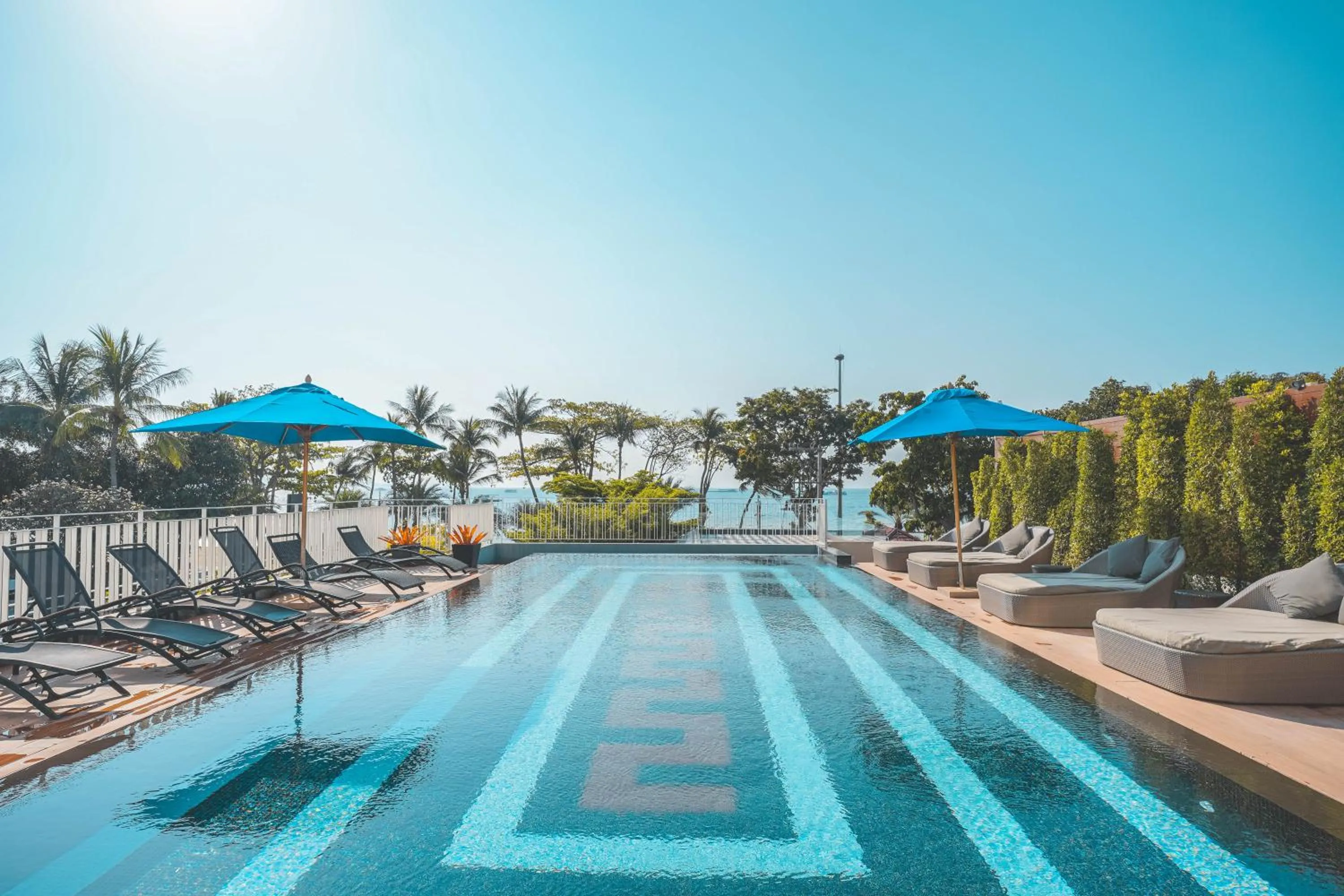 Swimming pool in Mera Mare Pattaya