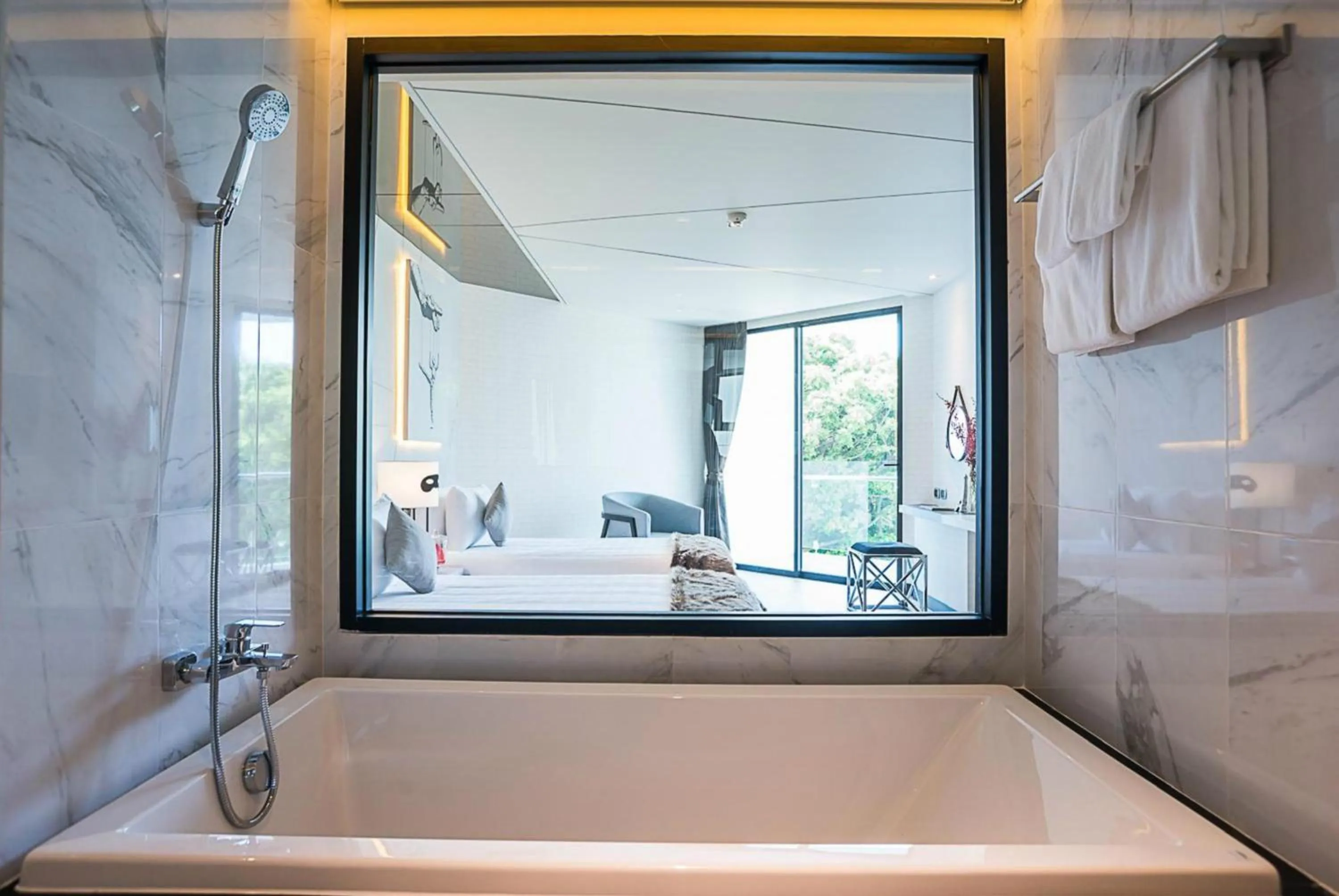 Shower in Mera Mare Pattaya