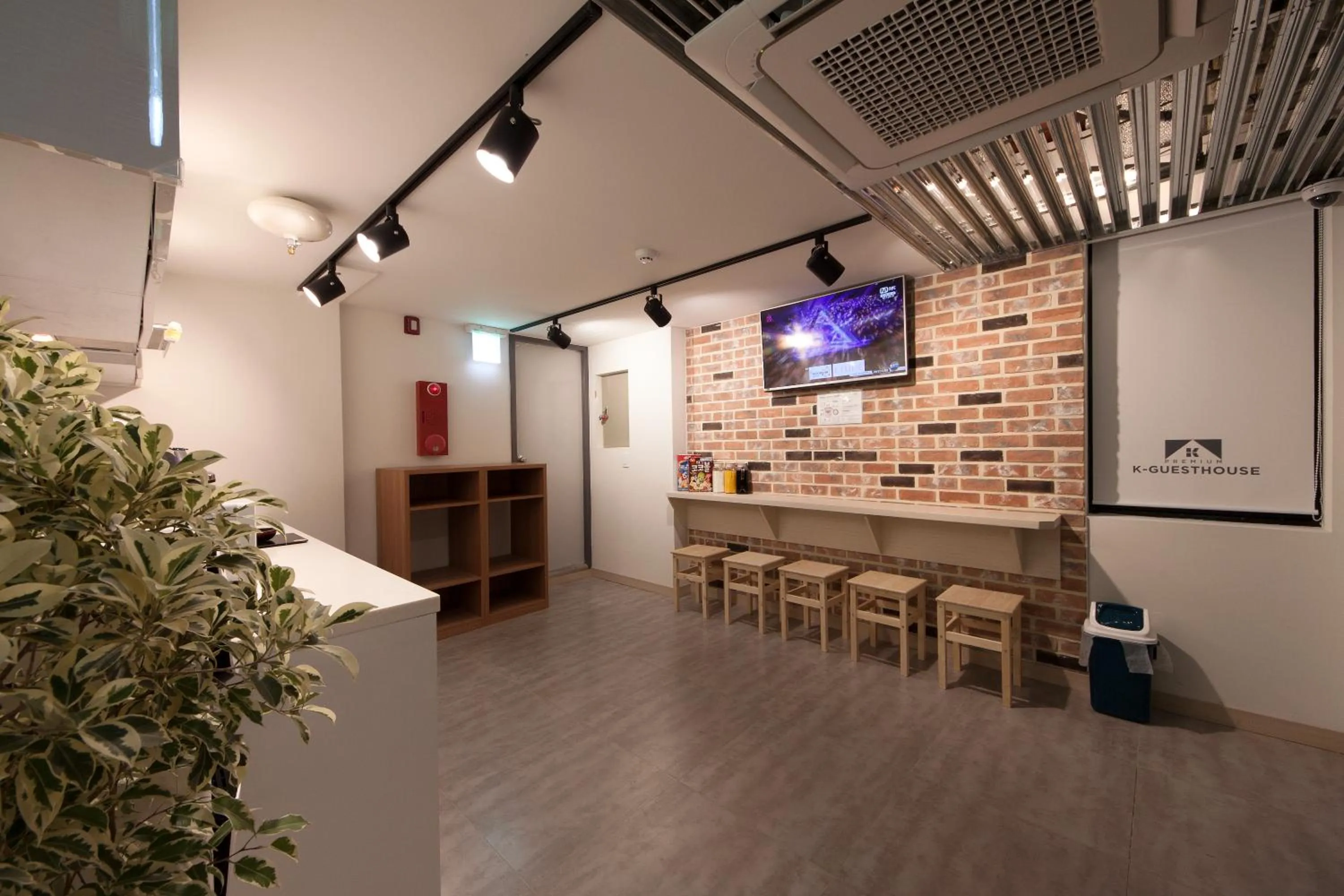 Restaurant/places to eat in K-Grand Hotel Myeongdong