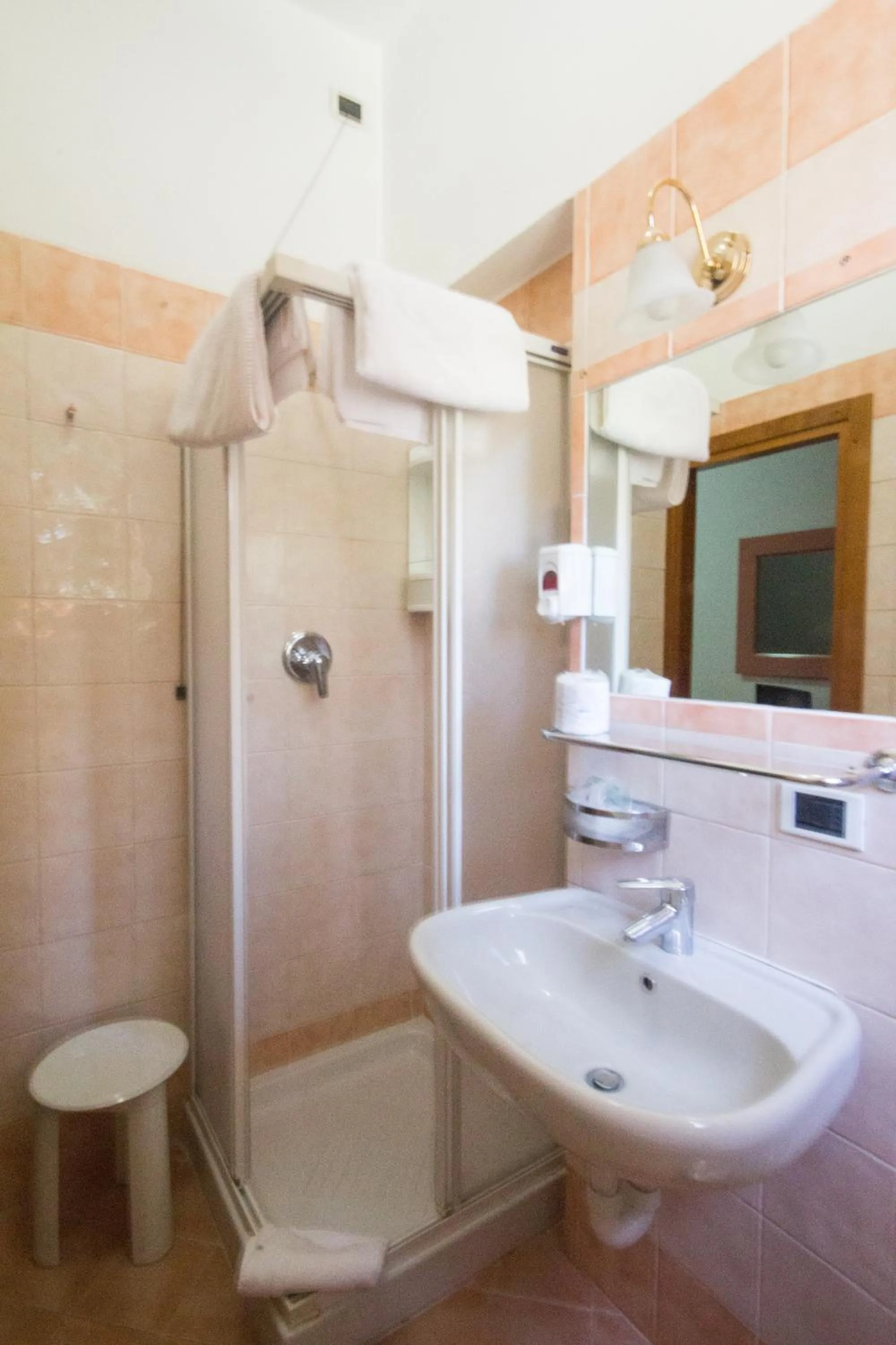 Shower in Hotel Gran Torino