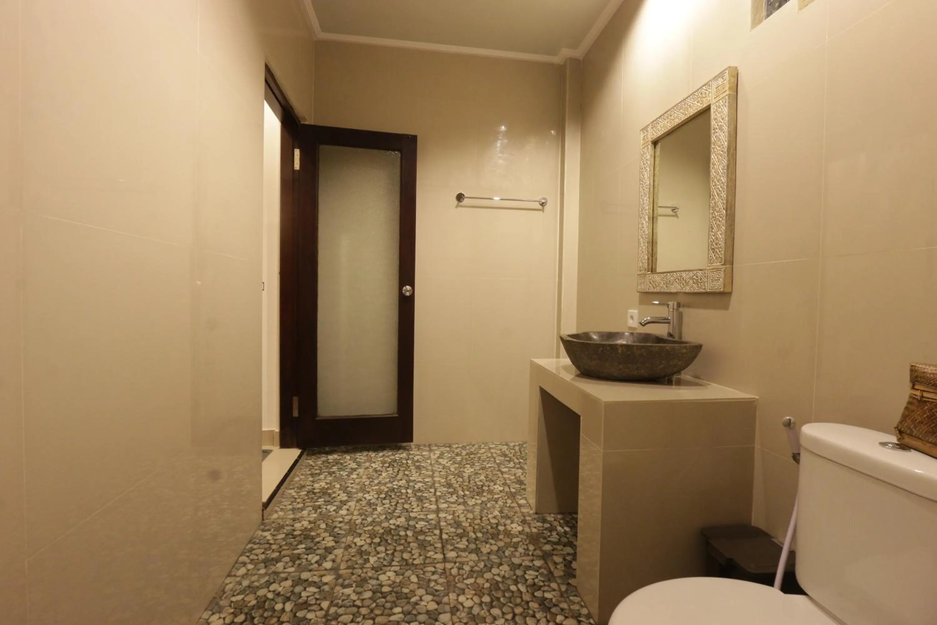 Bathroom in Duana Sari by Mahaputra