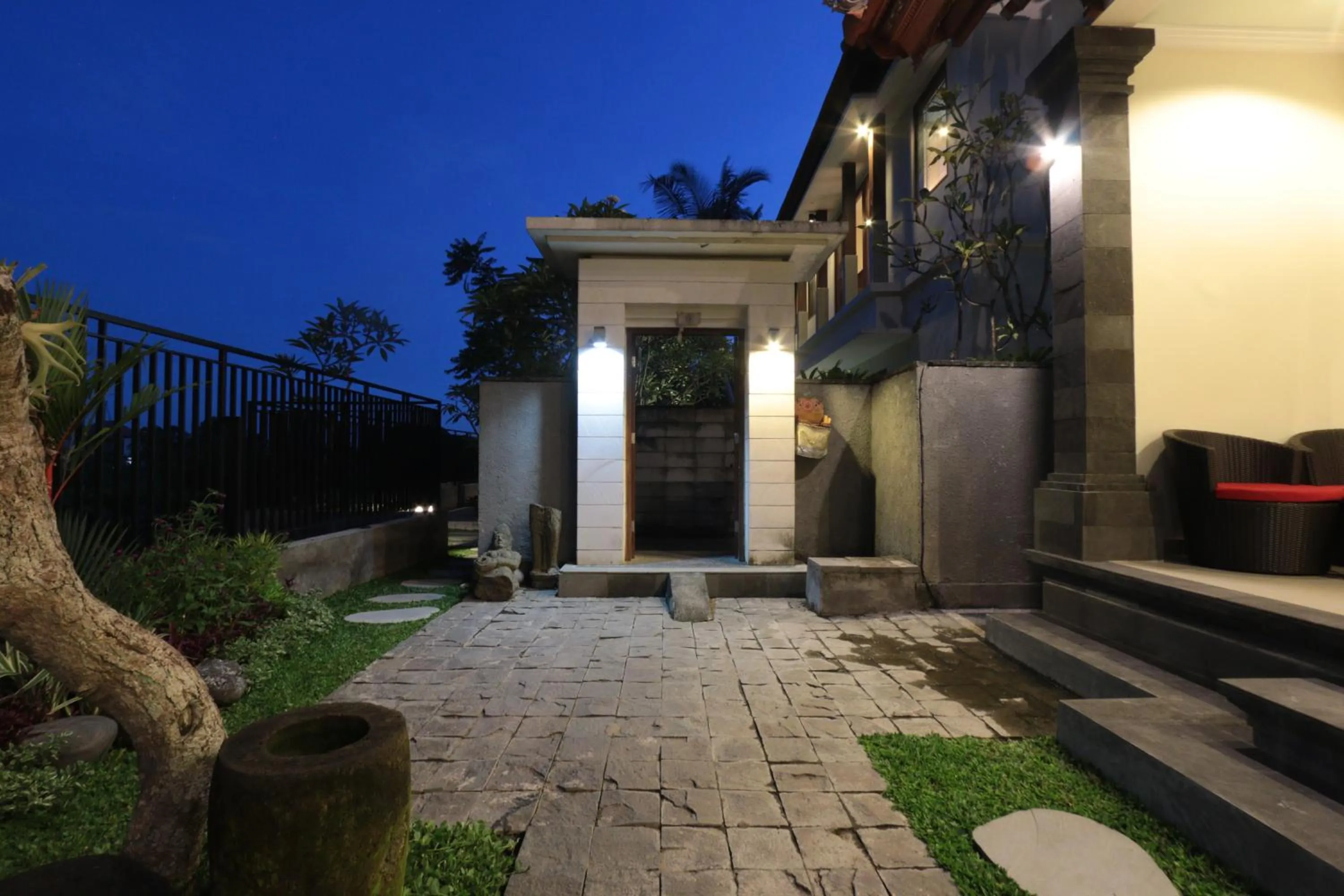 Garden in Duana Sari by Mahaputra