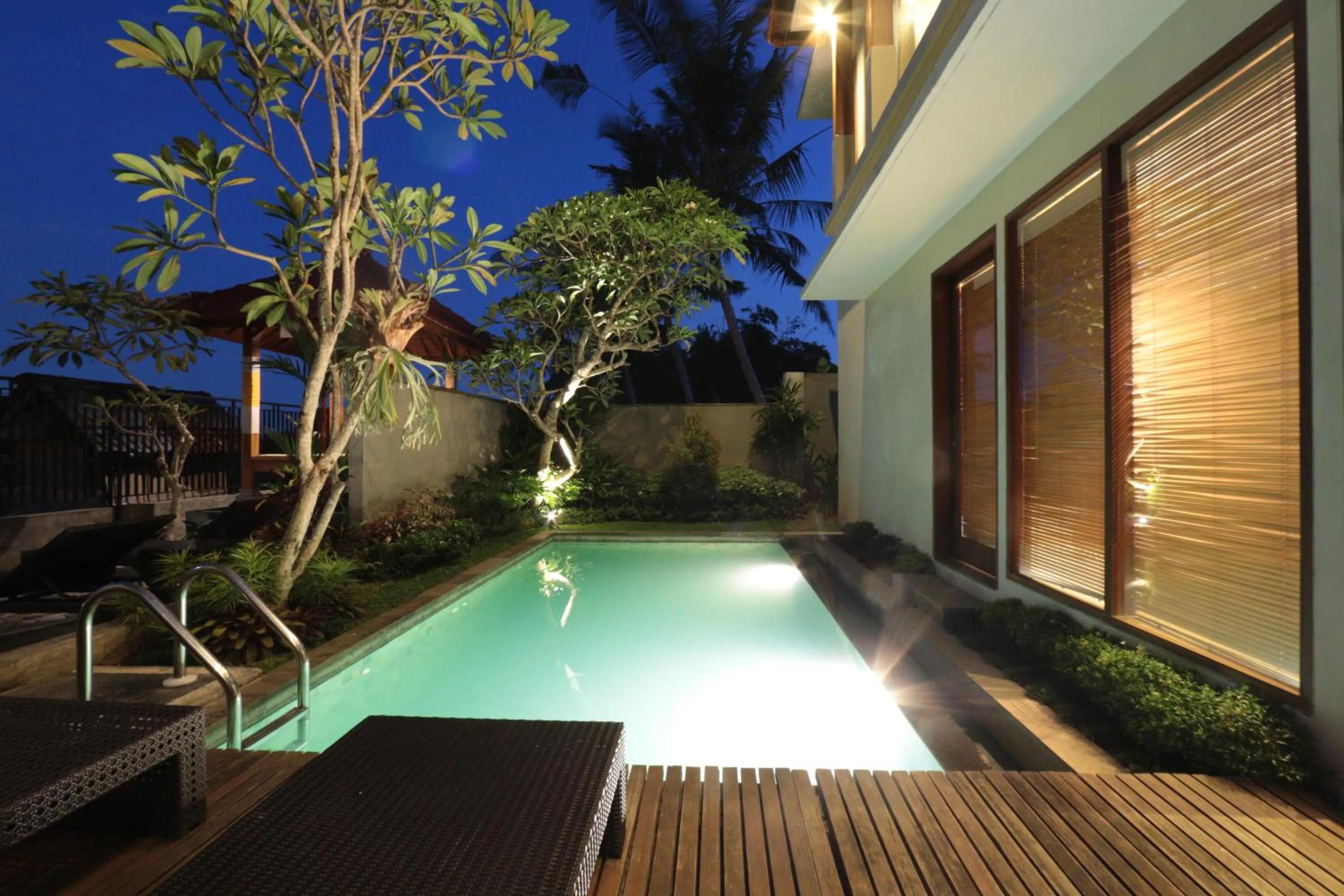 Swimming pool in Duana Sari by Mahaputra