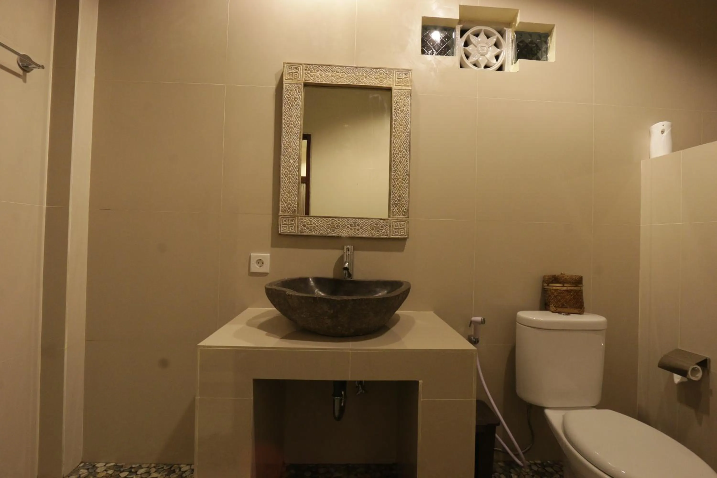 Bathroom in Duana Sari by Mahaputra