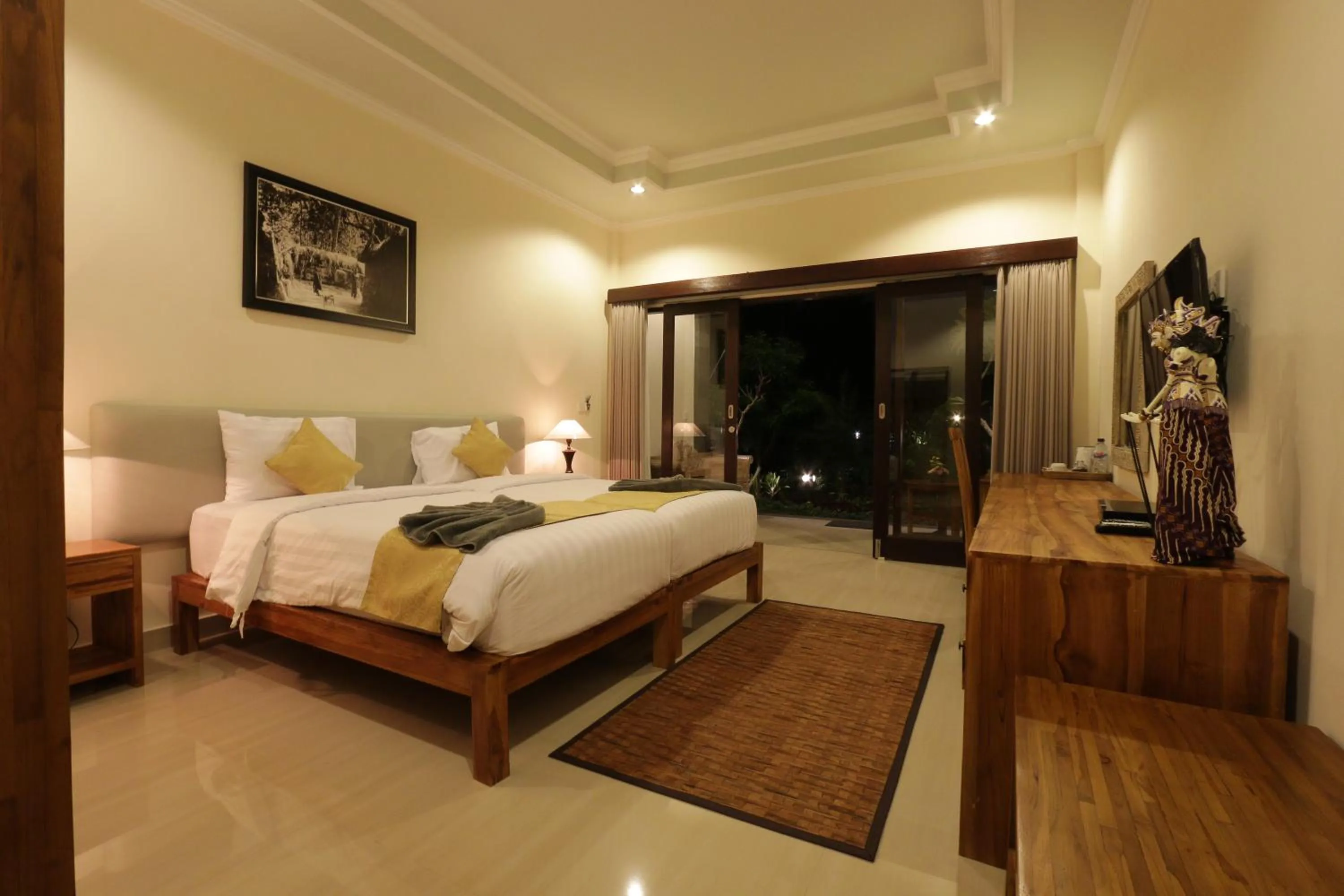 Photo of the whole room, Bed in Duana Sari by Mahaputra