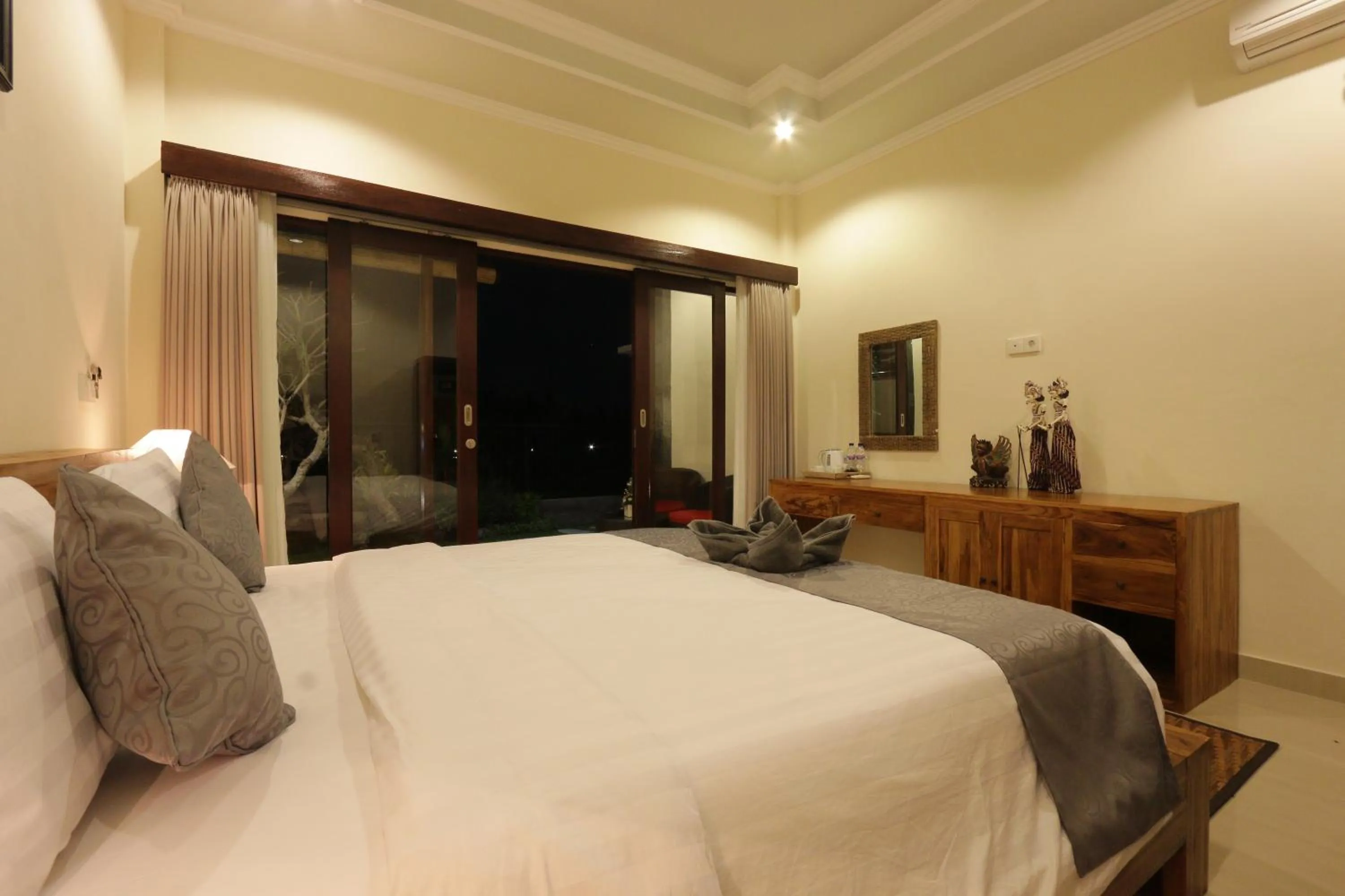 Photo of the whole room, Bed in Duana Sari by Mahaputra