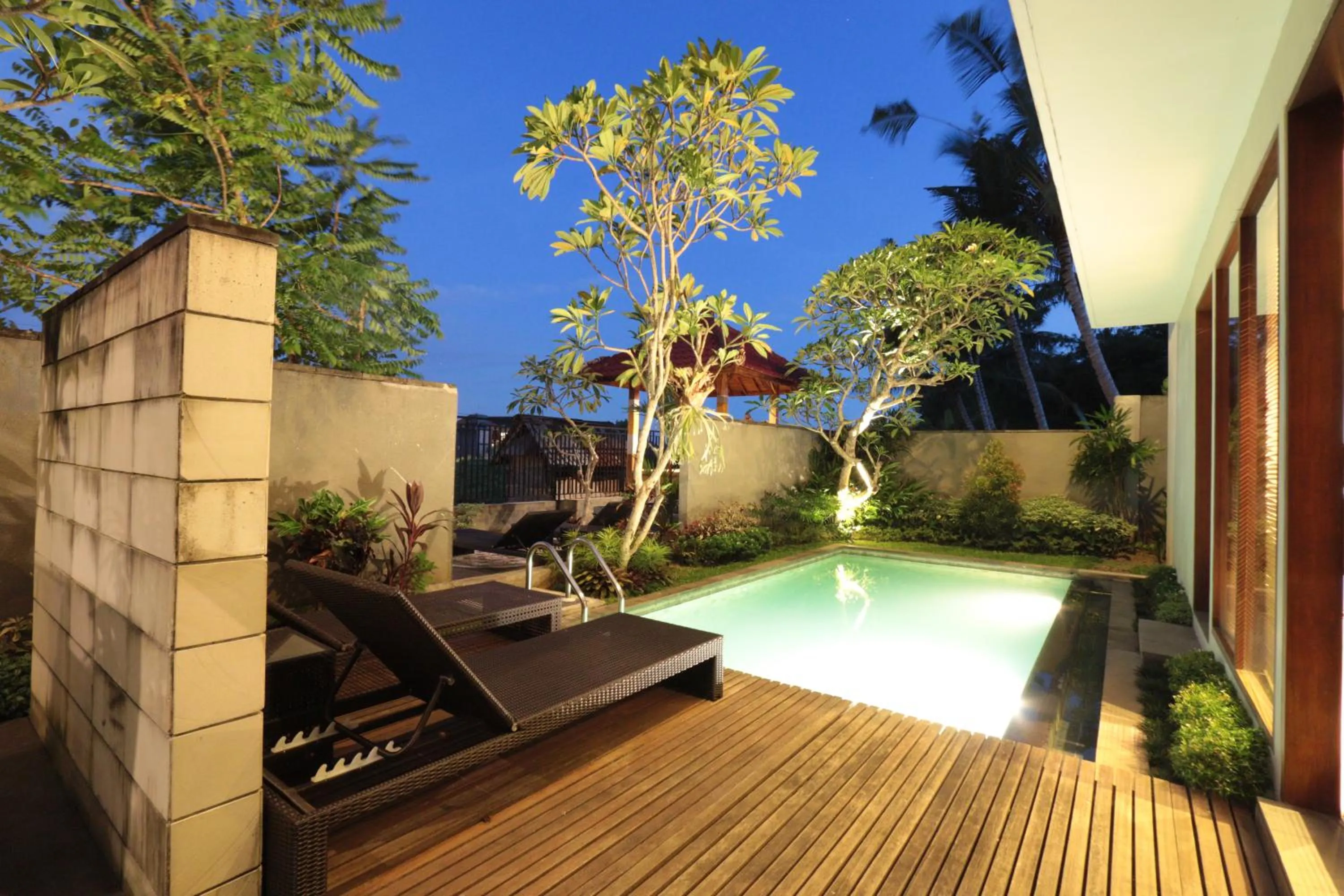 Night in Duana Sari by Mahaputra