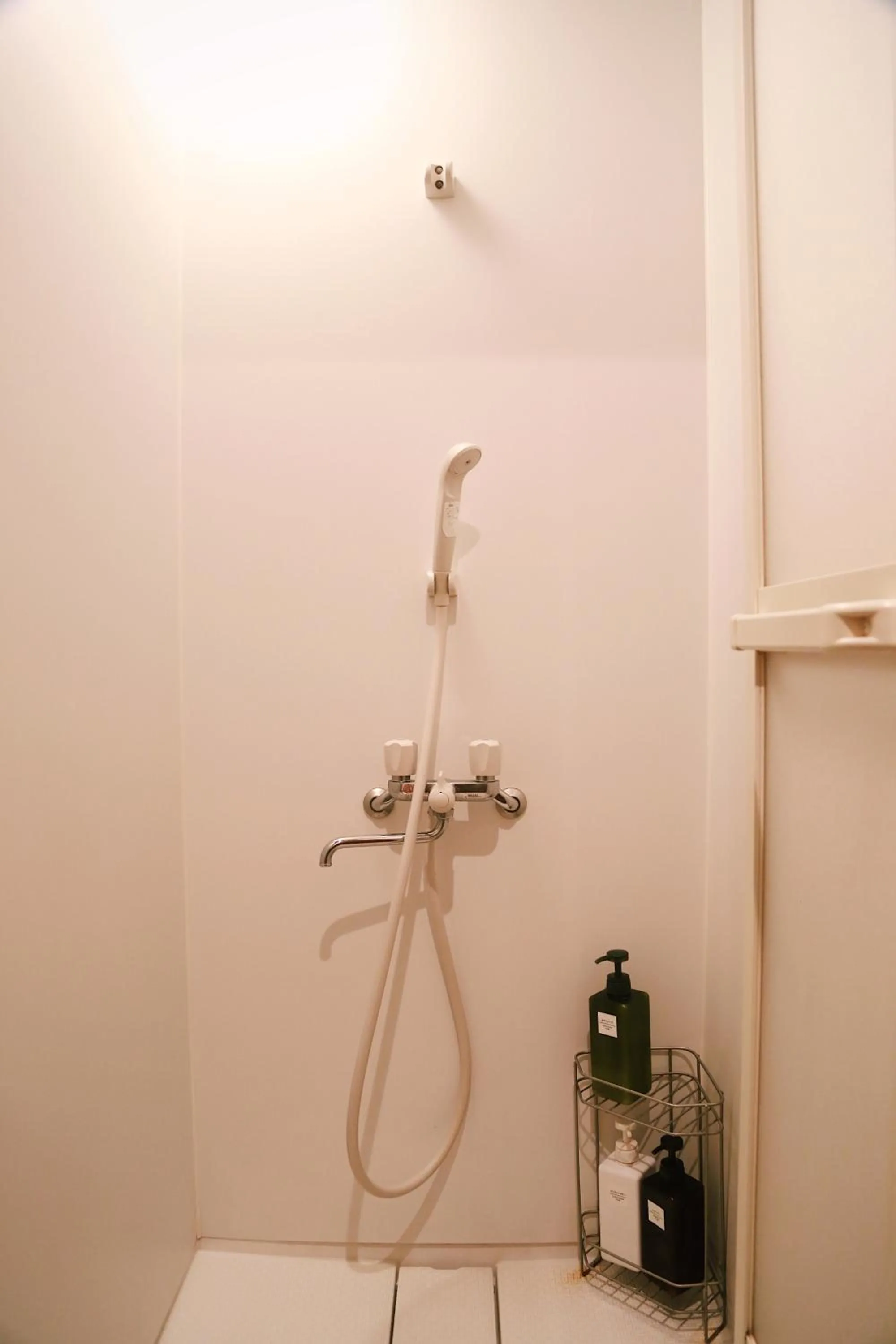 Bathroom in Y Pub & Hostel Tottori