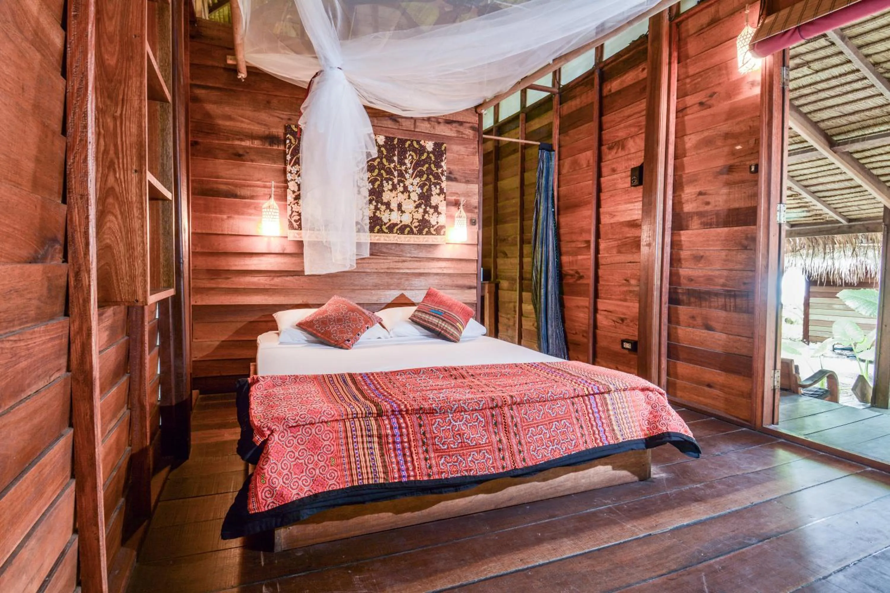 Bathroom, Bed in Castaway Resort Koh Lipe