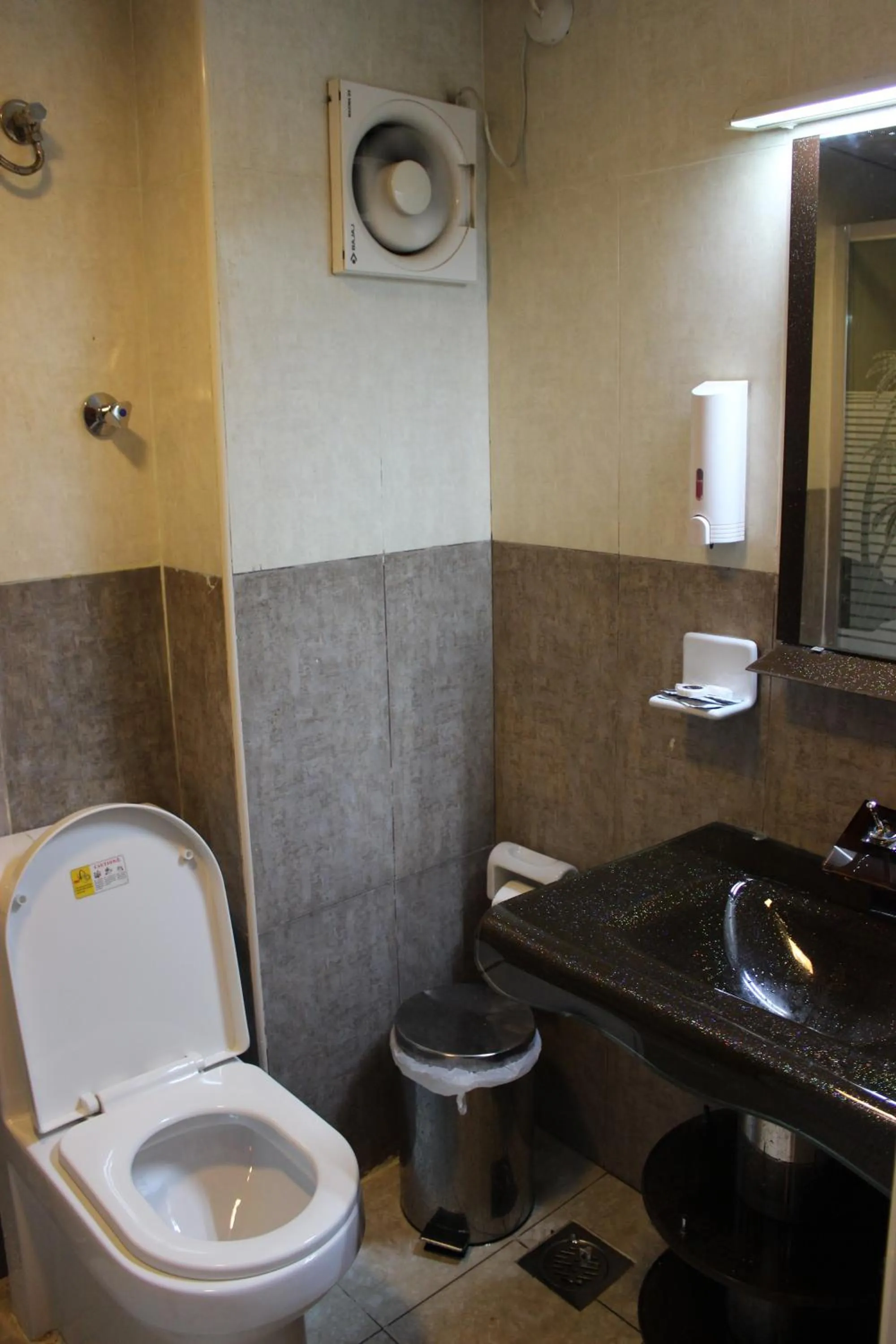 Bathroom in Deema Hotel