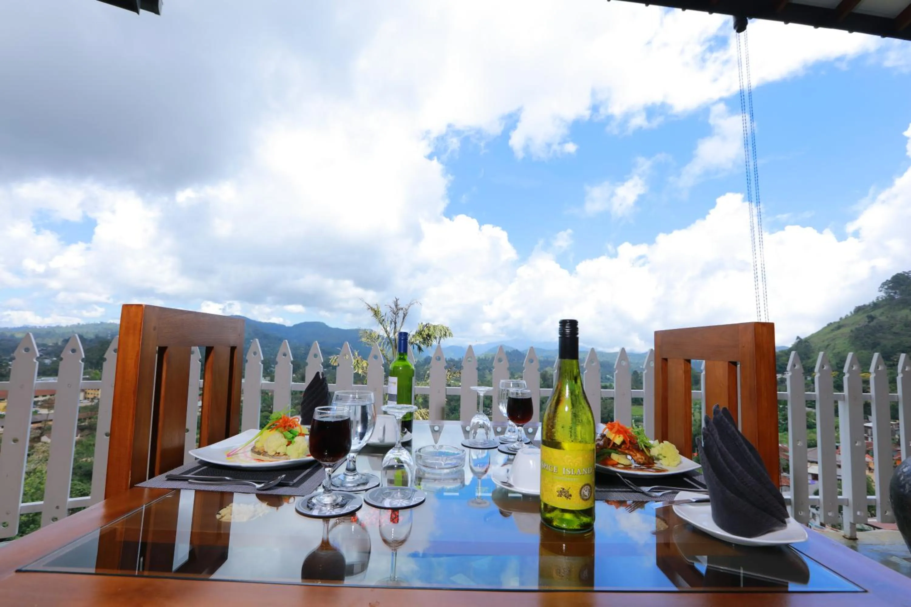 Restaurant/places to eat in Villa Perpetua