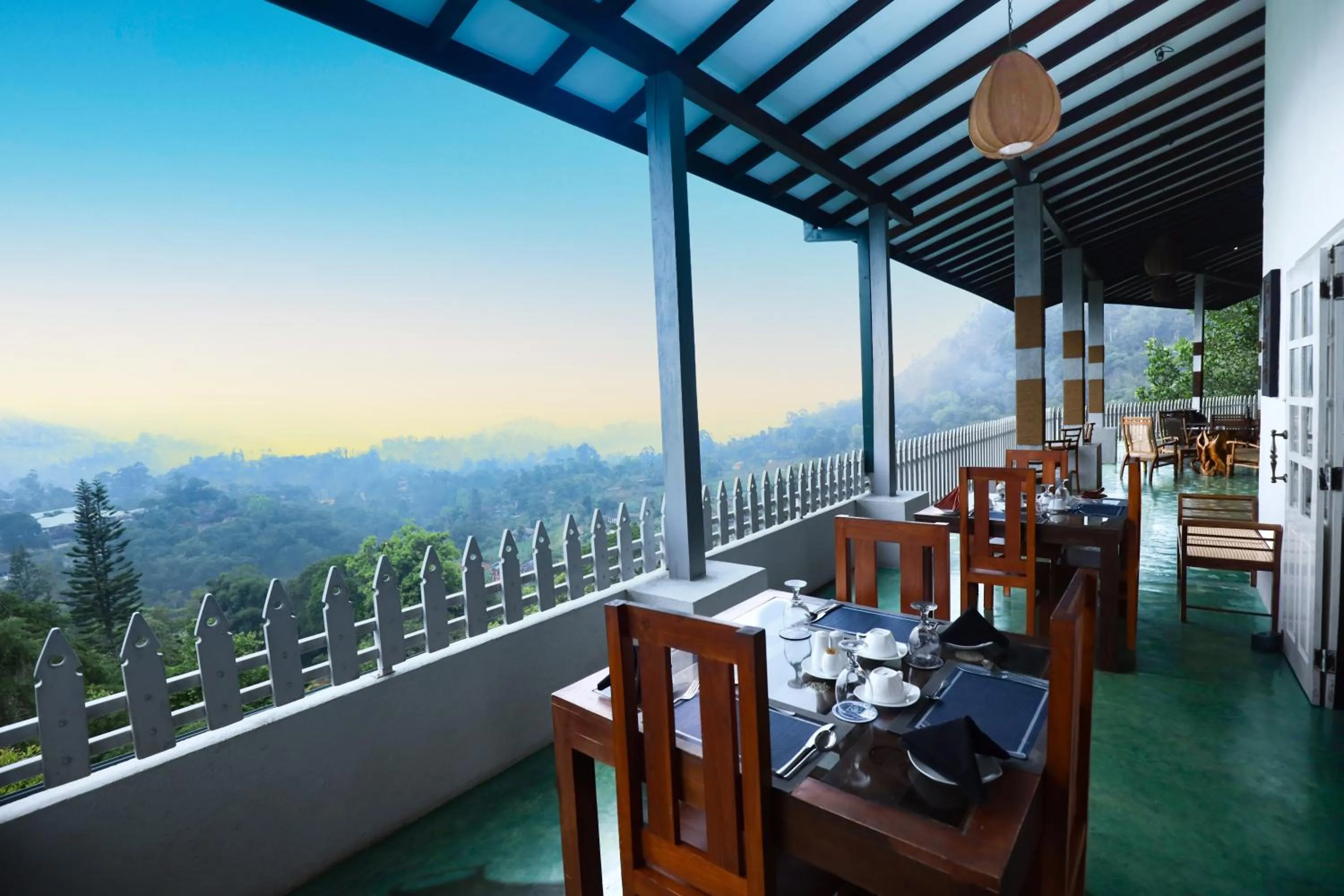 Restaurant/places to eat in Villa Perpetua