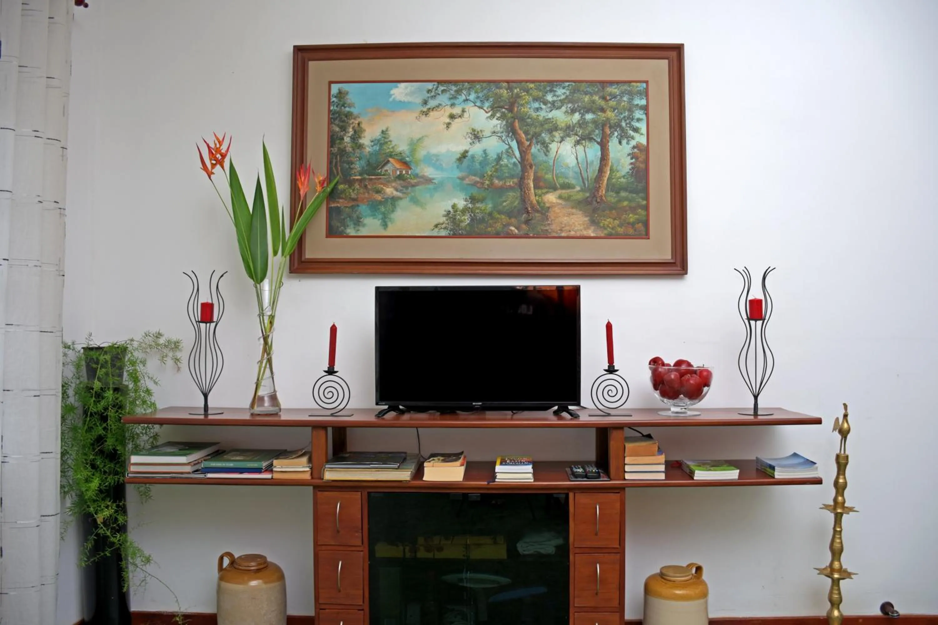 Communal lounge/ TV room in Villa Perpetua