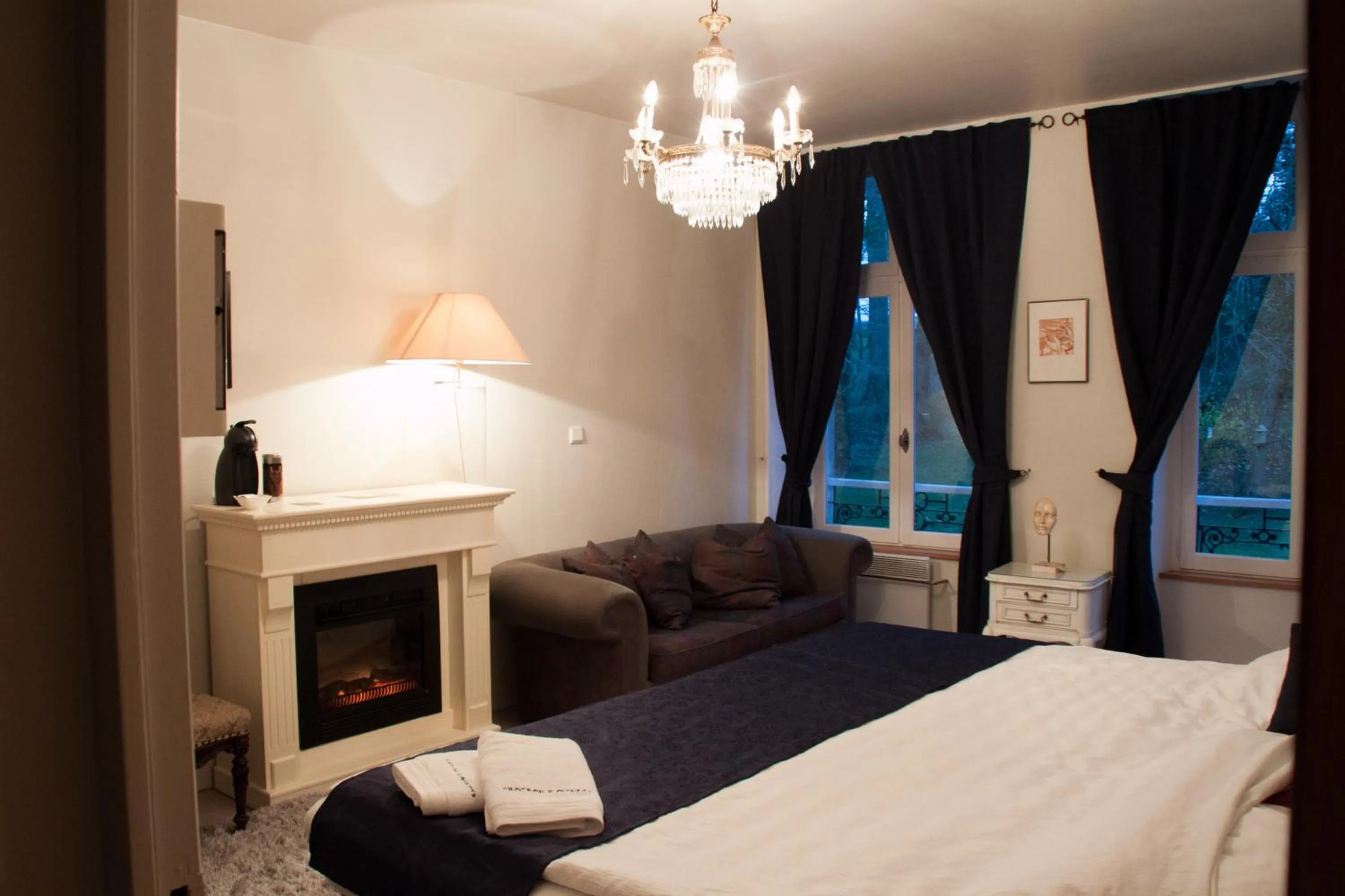 Photo of the whole room, Bed in Château de l'Aviette