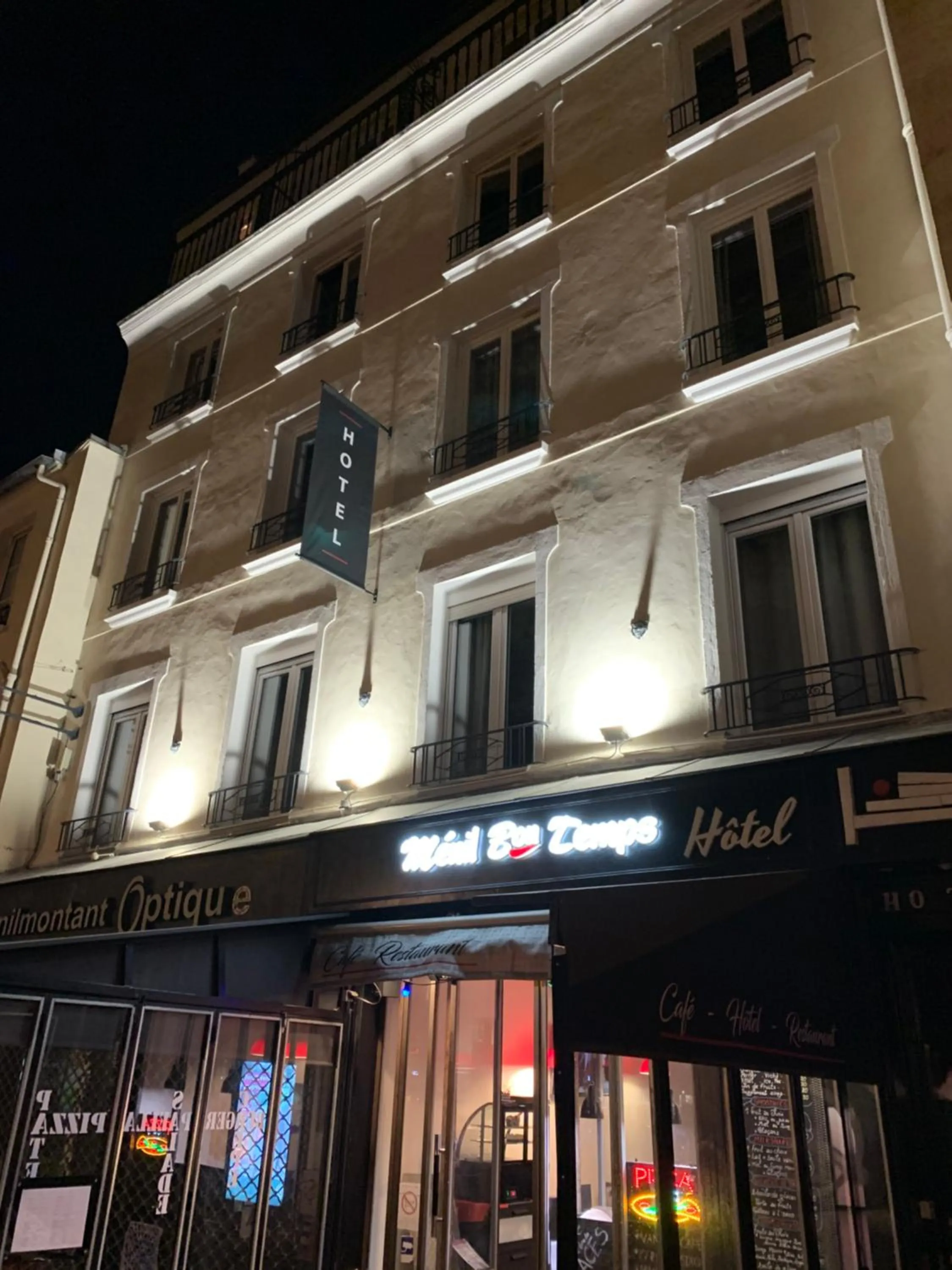 Property building in Ménil Bon Temps