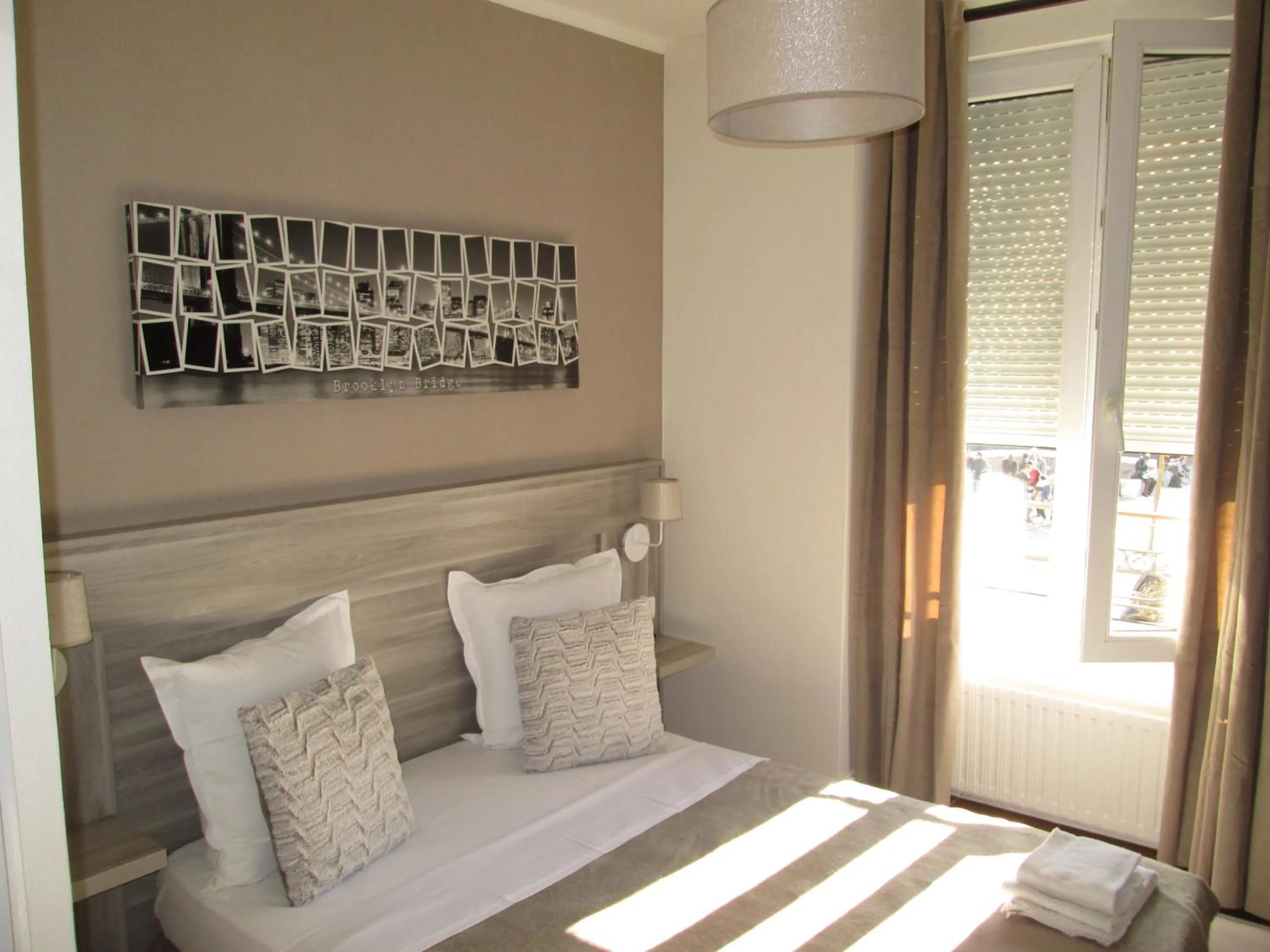 Property building, Bed in Ménil Bon Temps