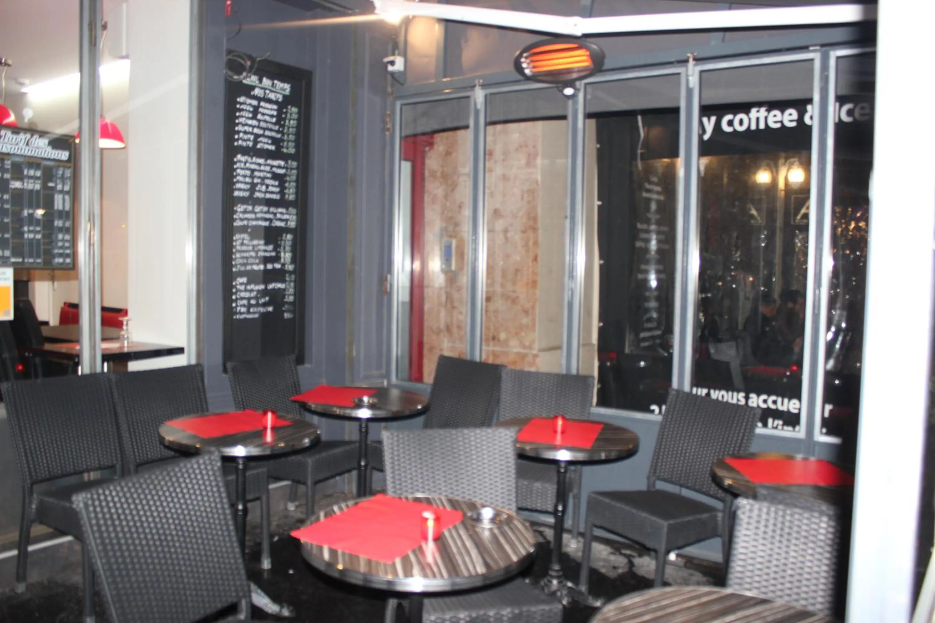 Lounge or bar in Ménil Bon Temps