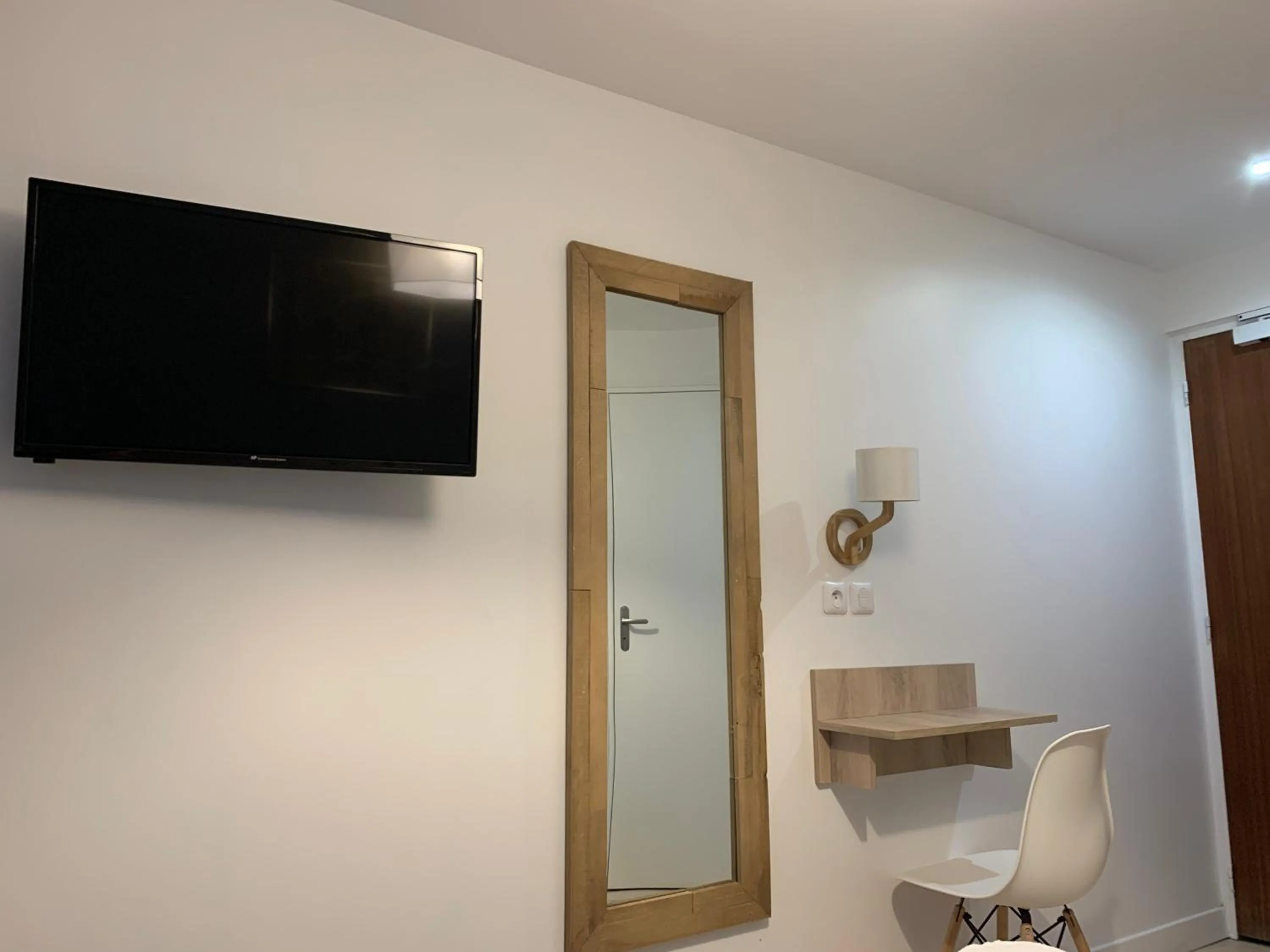 TV and multimedia in Ménil Bon Temps