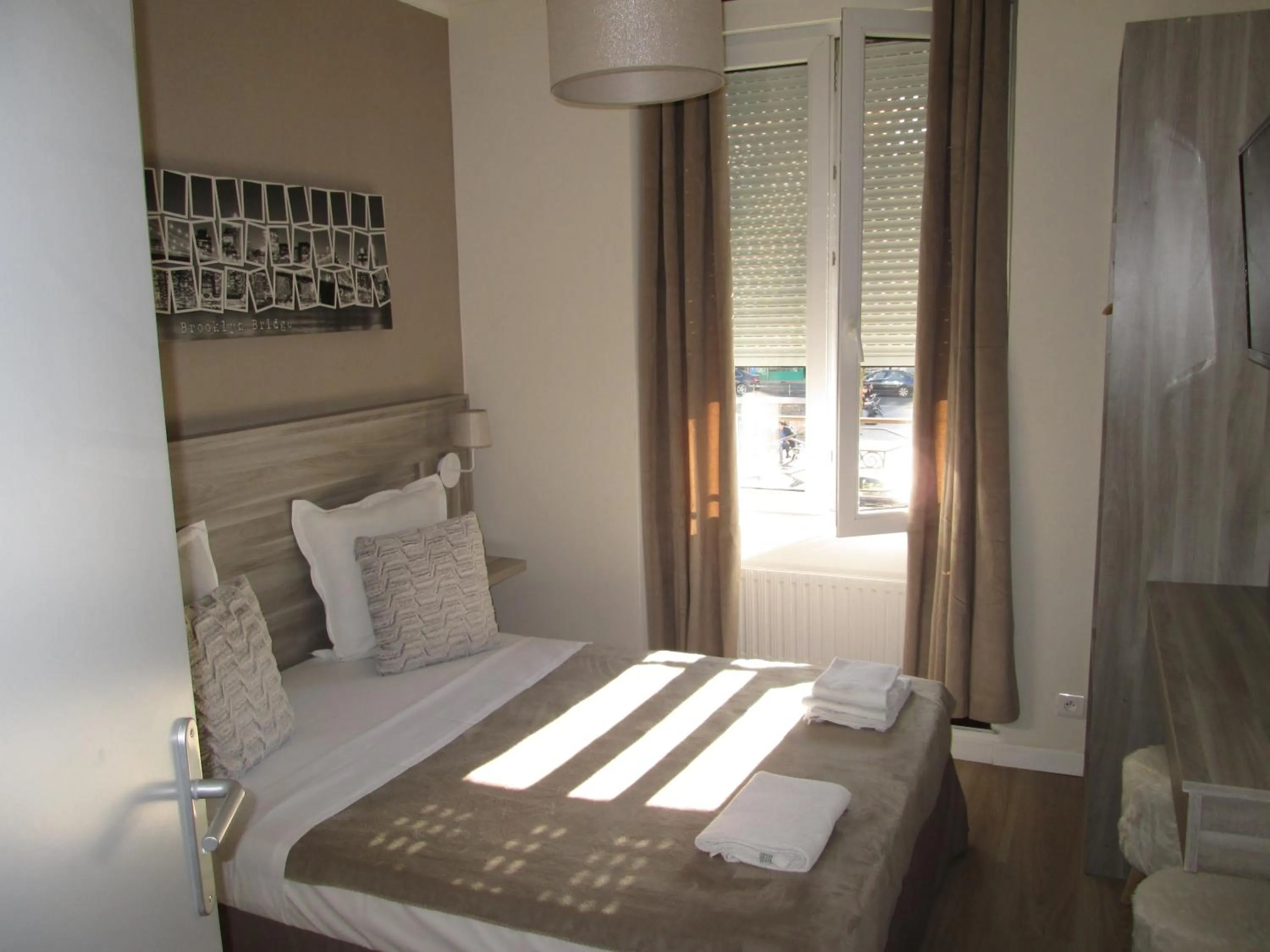 Property building, Bed in Ménil Bon Temps