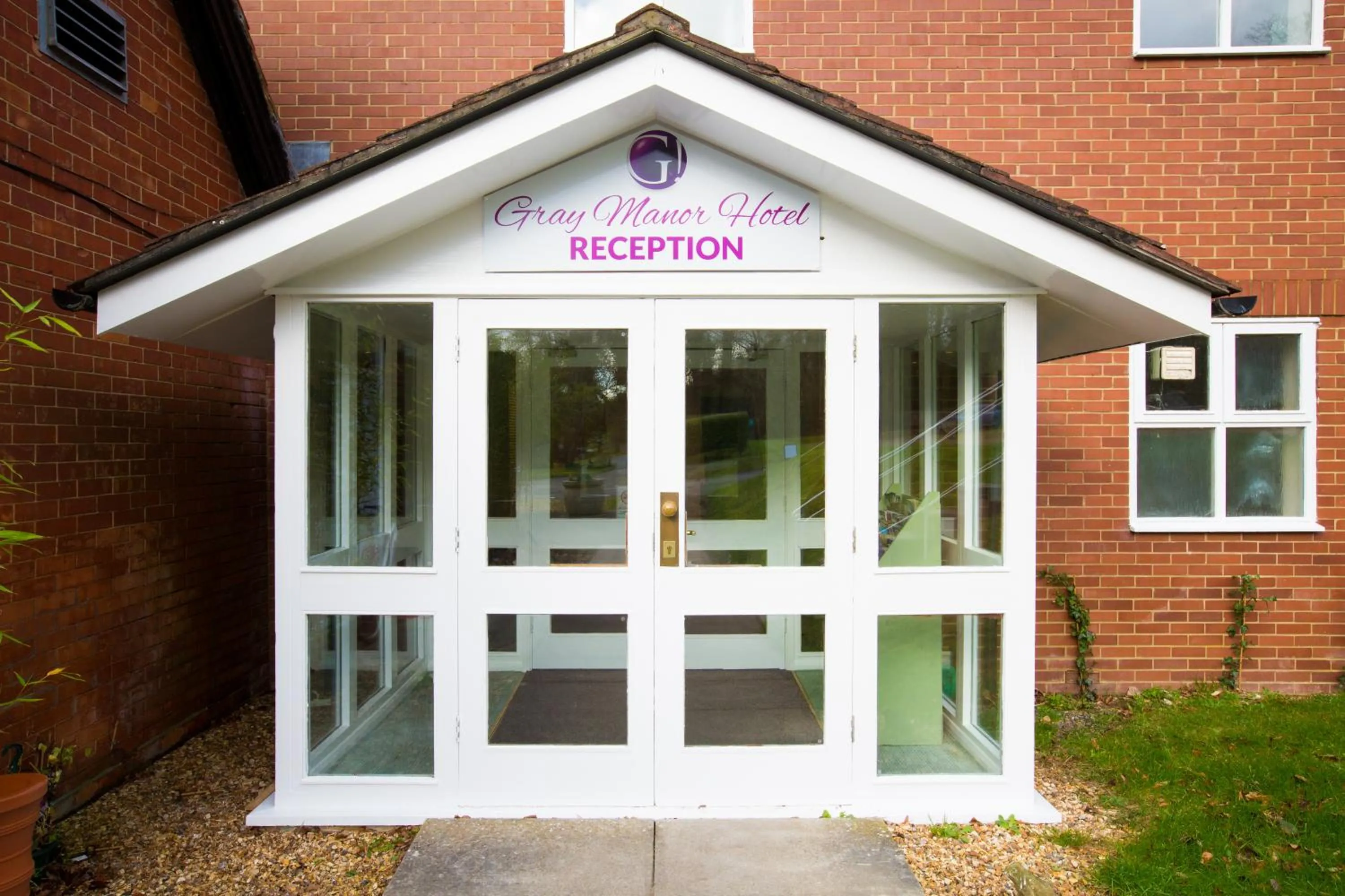 Facade/entrance in Gray Manor Hotel