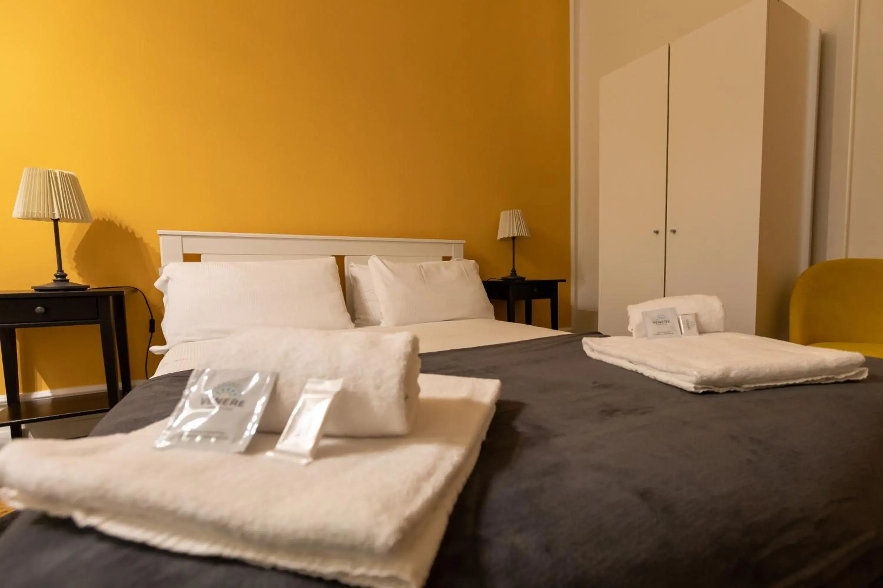 Double Room with Private External Bathroom - single occupancy in Granello Suite Central Double Room with Private External Bathroom - single occupancy in Granello Suite Central