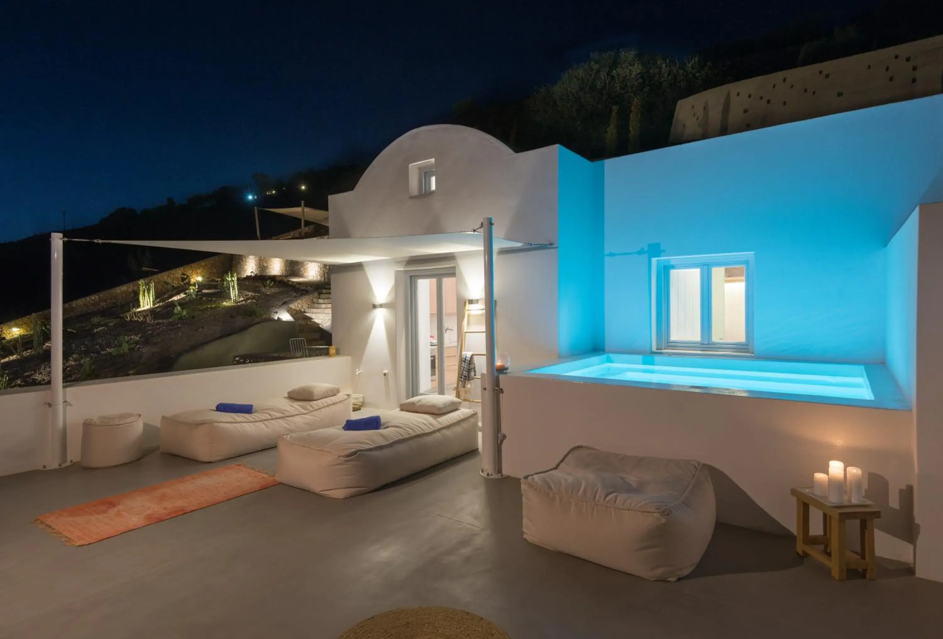 Patio in Santorini Heights Patio in Santorini Heights