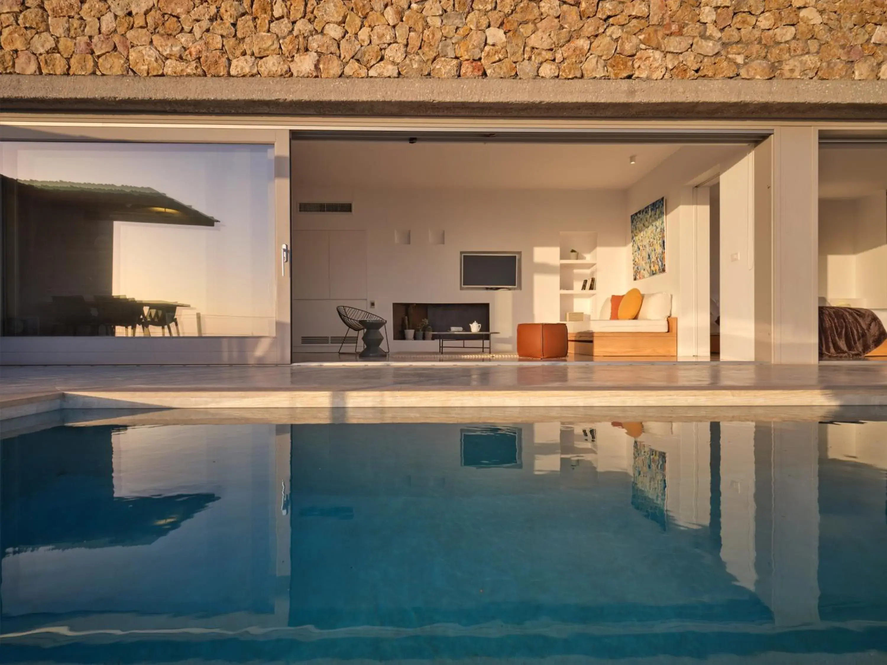 Swimming pool in Santorini Heights Swimming pool in Santorini Heights