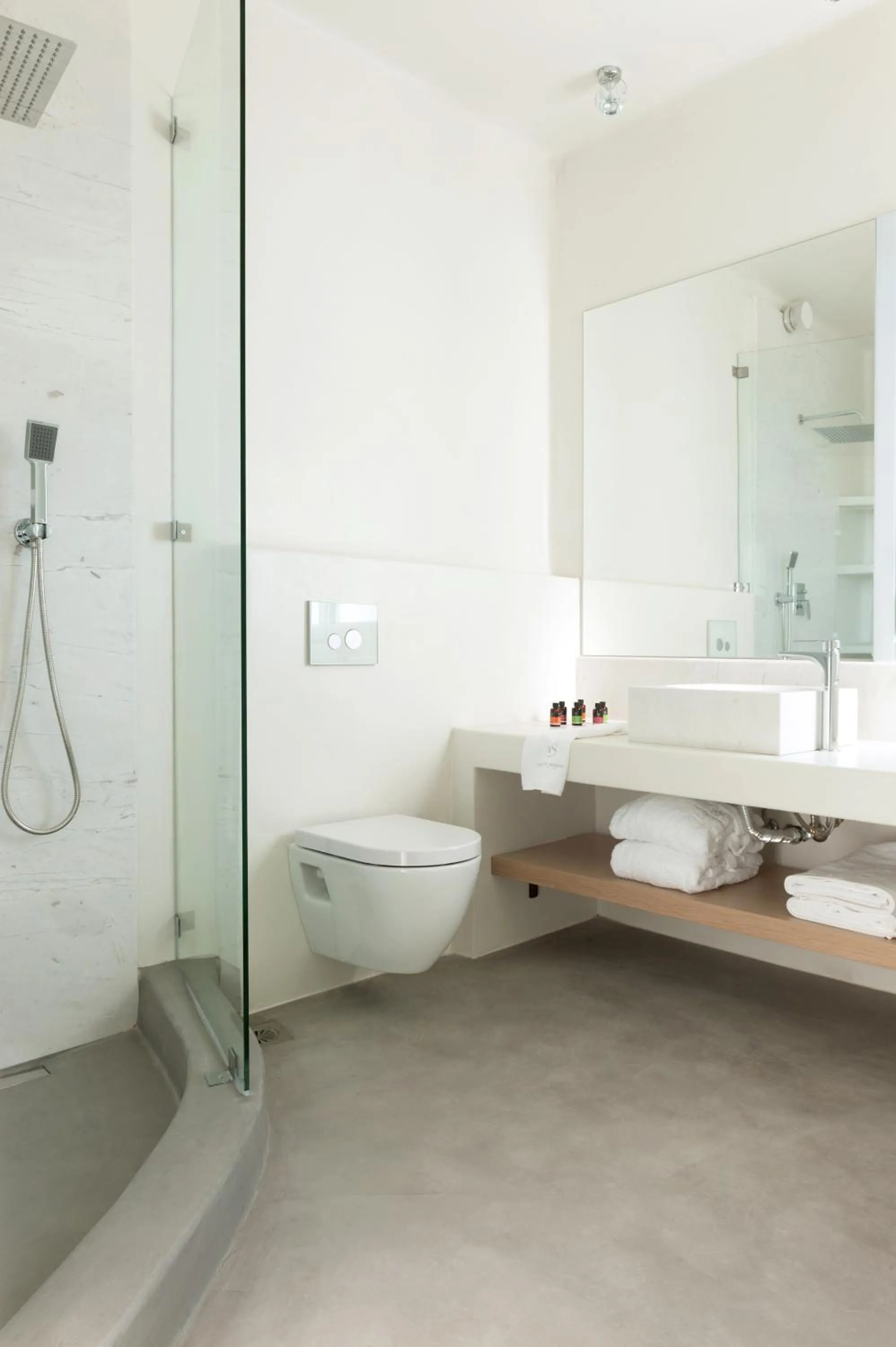 Bathroom in Santorini Heights