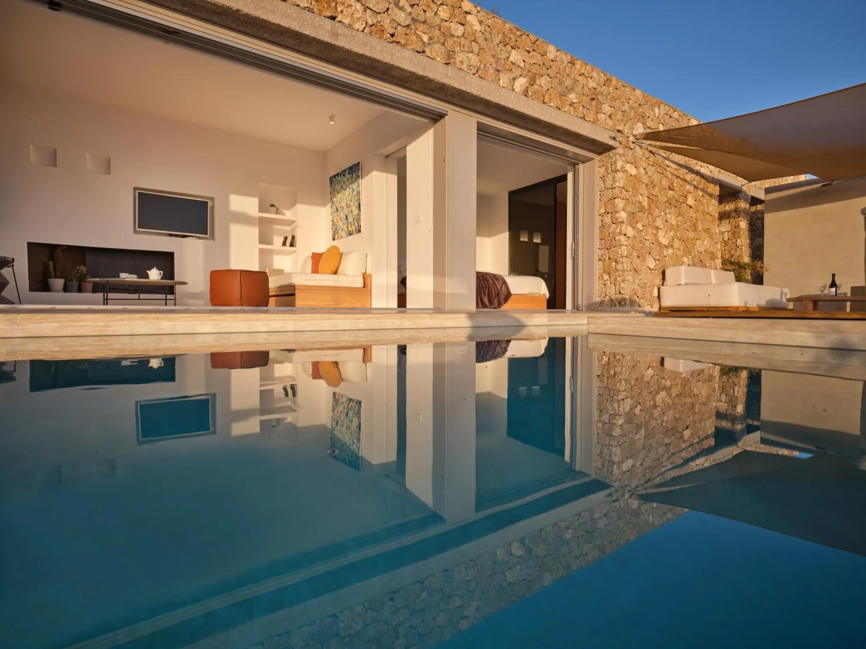 Swimming pool in Santorini Heights Swimming pool in Santorini Heights