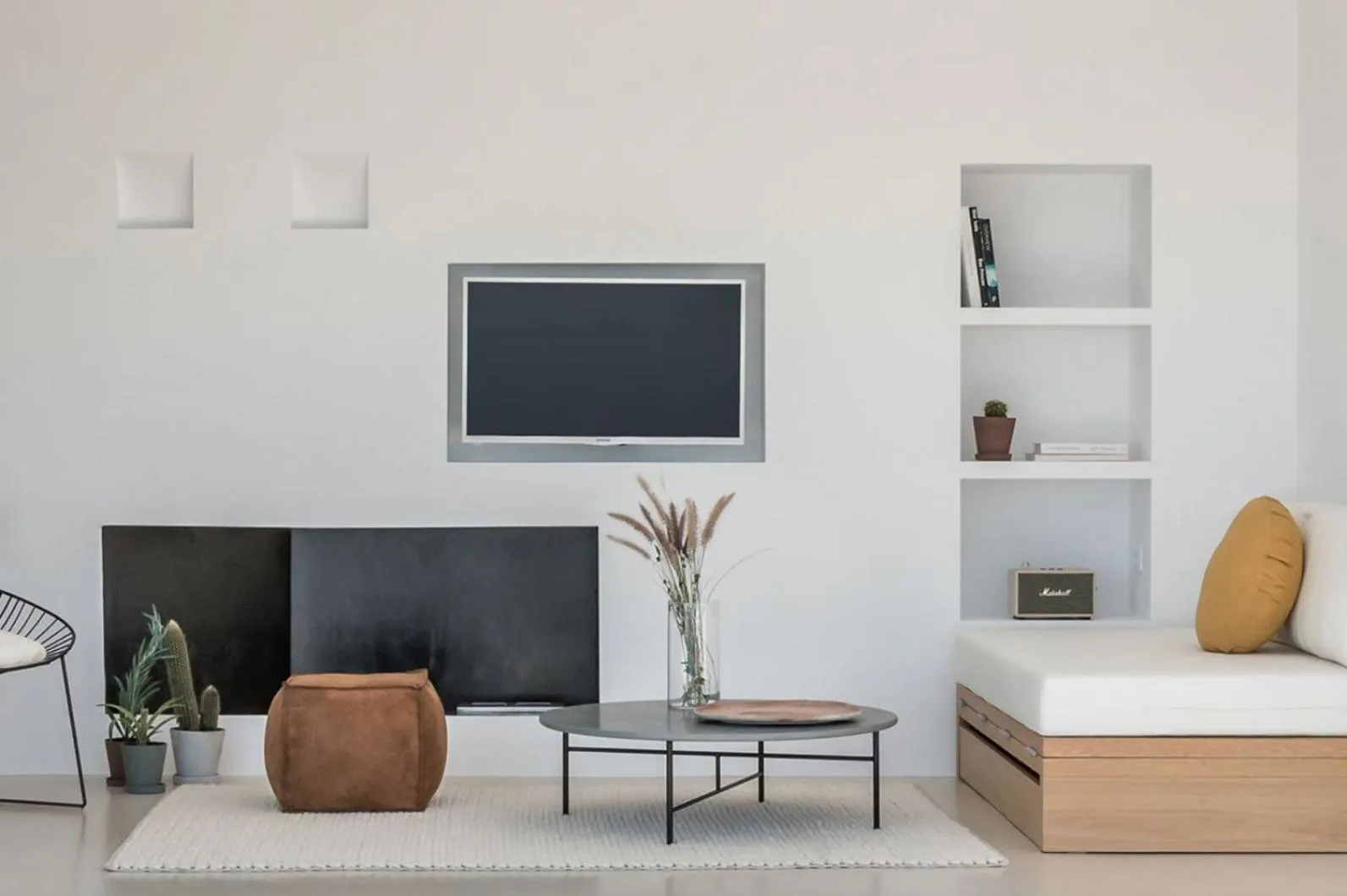 TV and multimedia in Santorini Heights