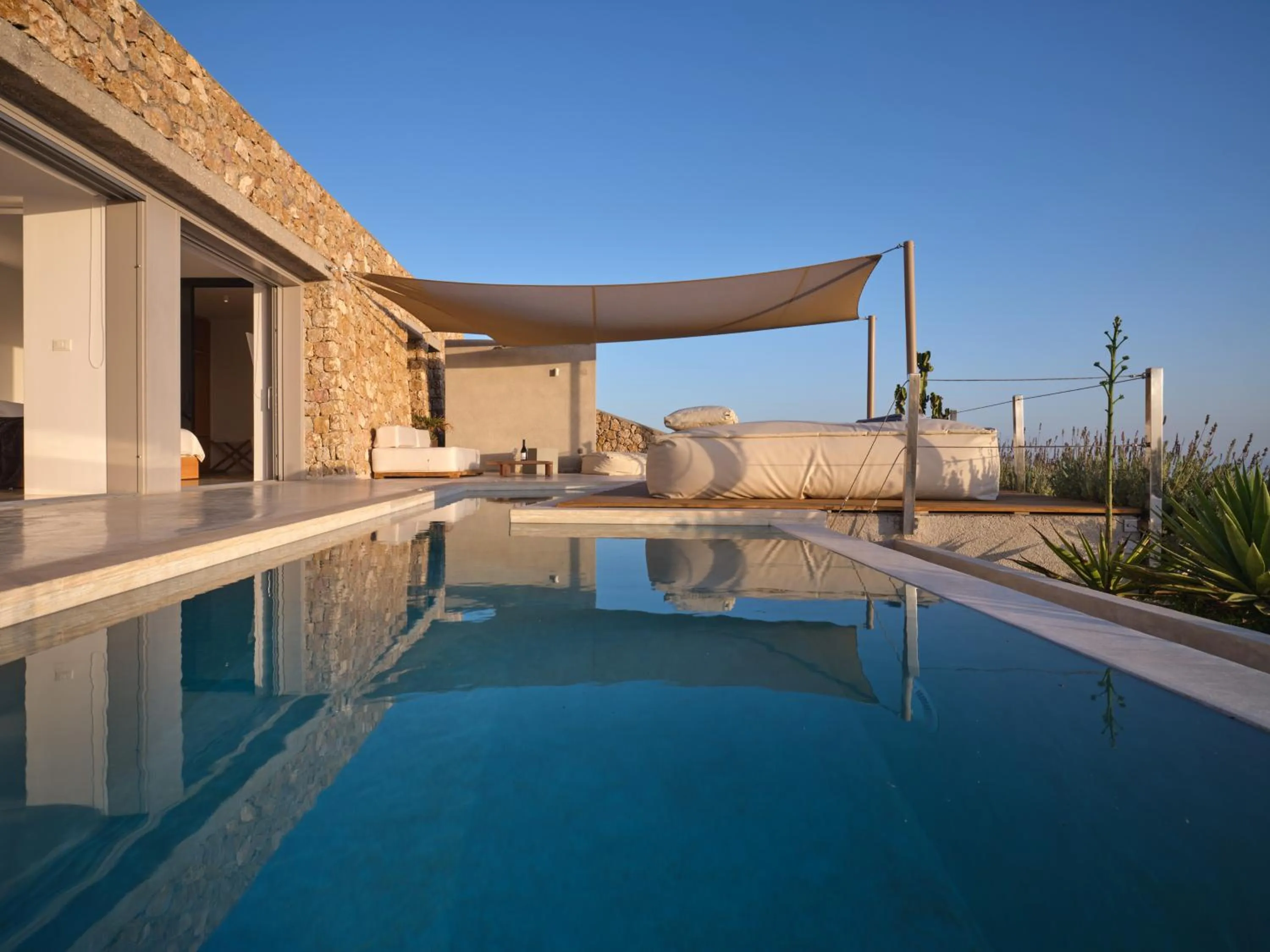 Day in Santorini Heights