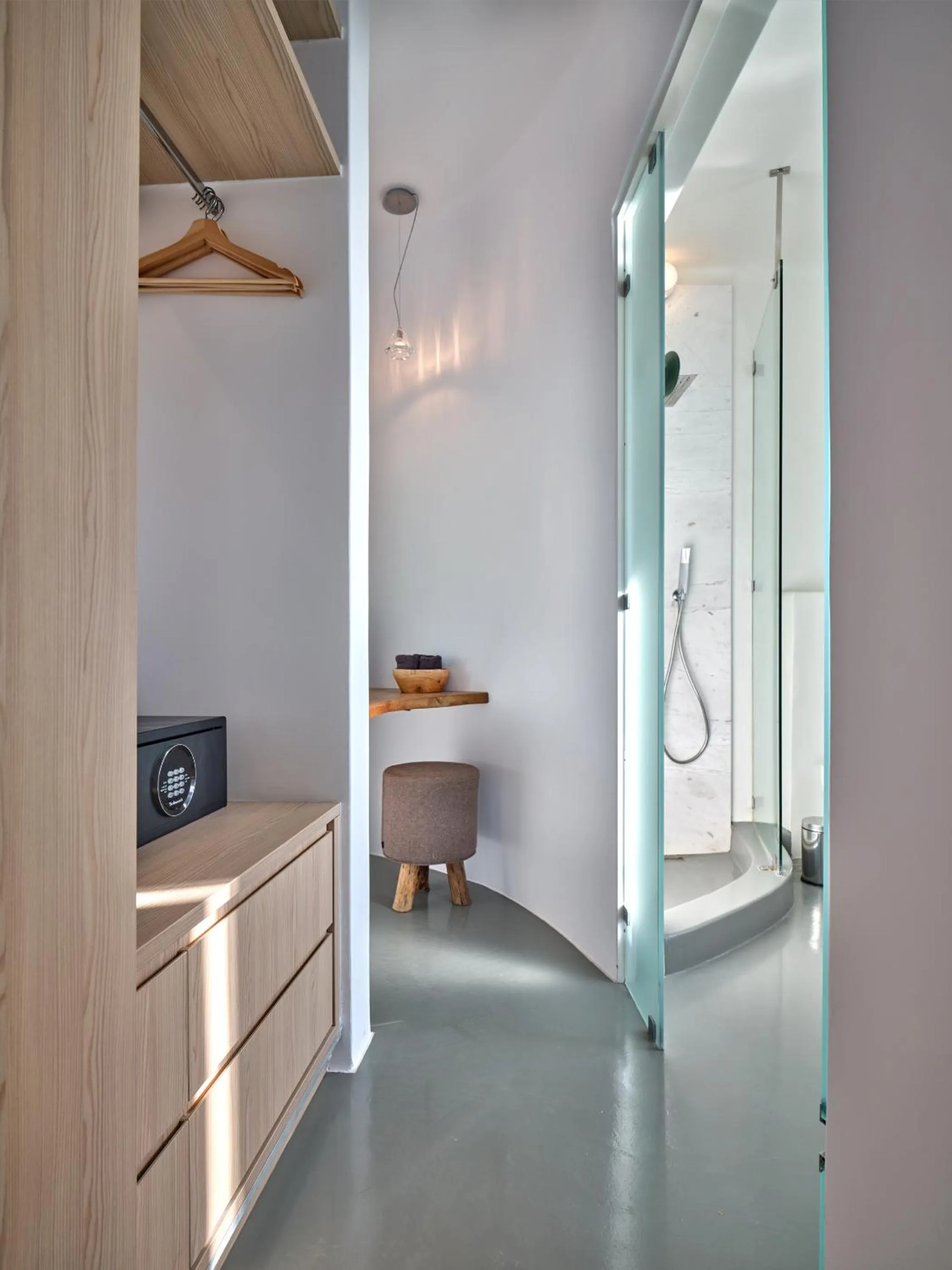 Shower in Santorini Heights