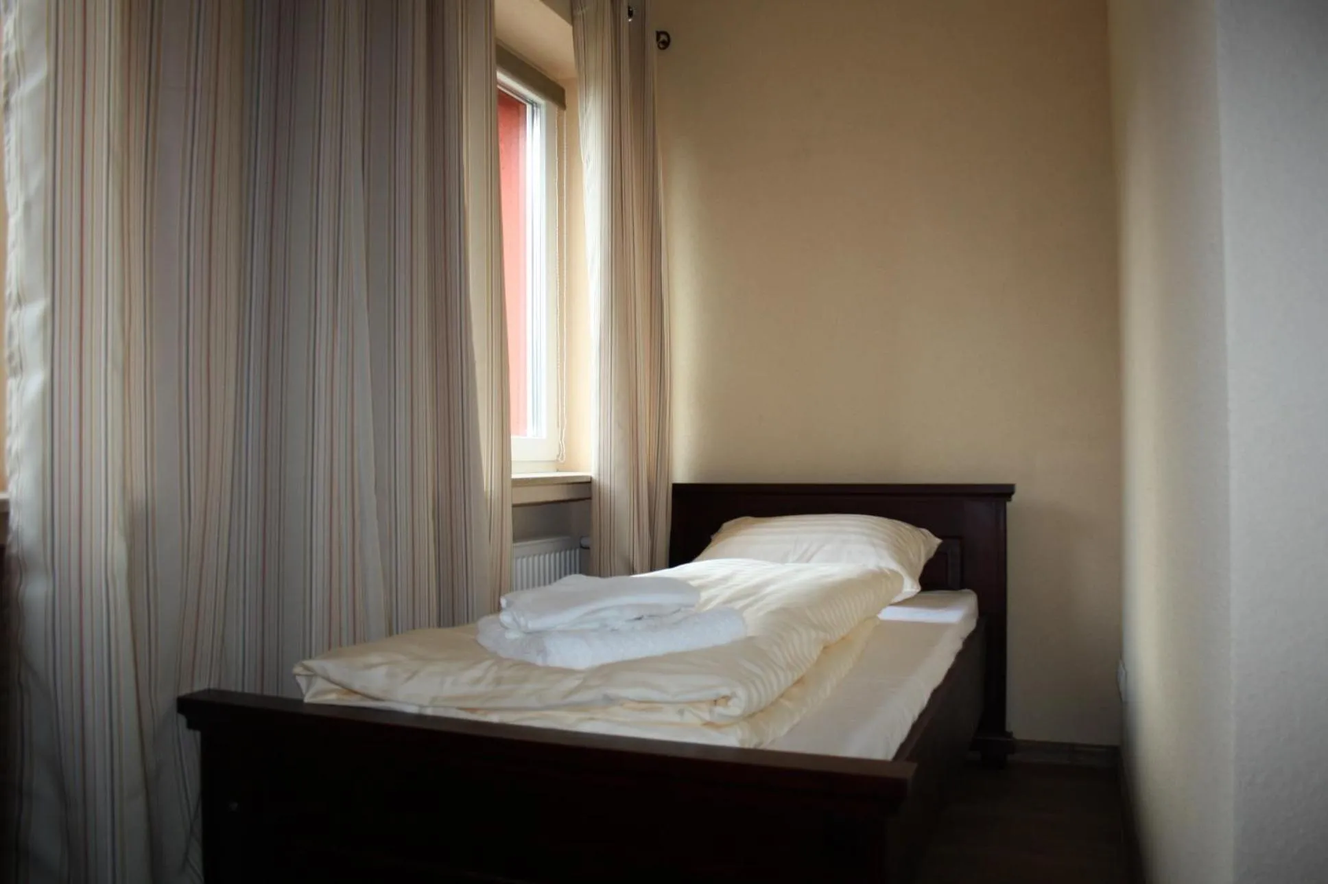 Single Room with Bathroom - single occupancy in Der Gutschmecker Bad Segeberg
