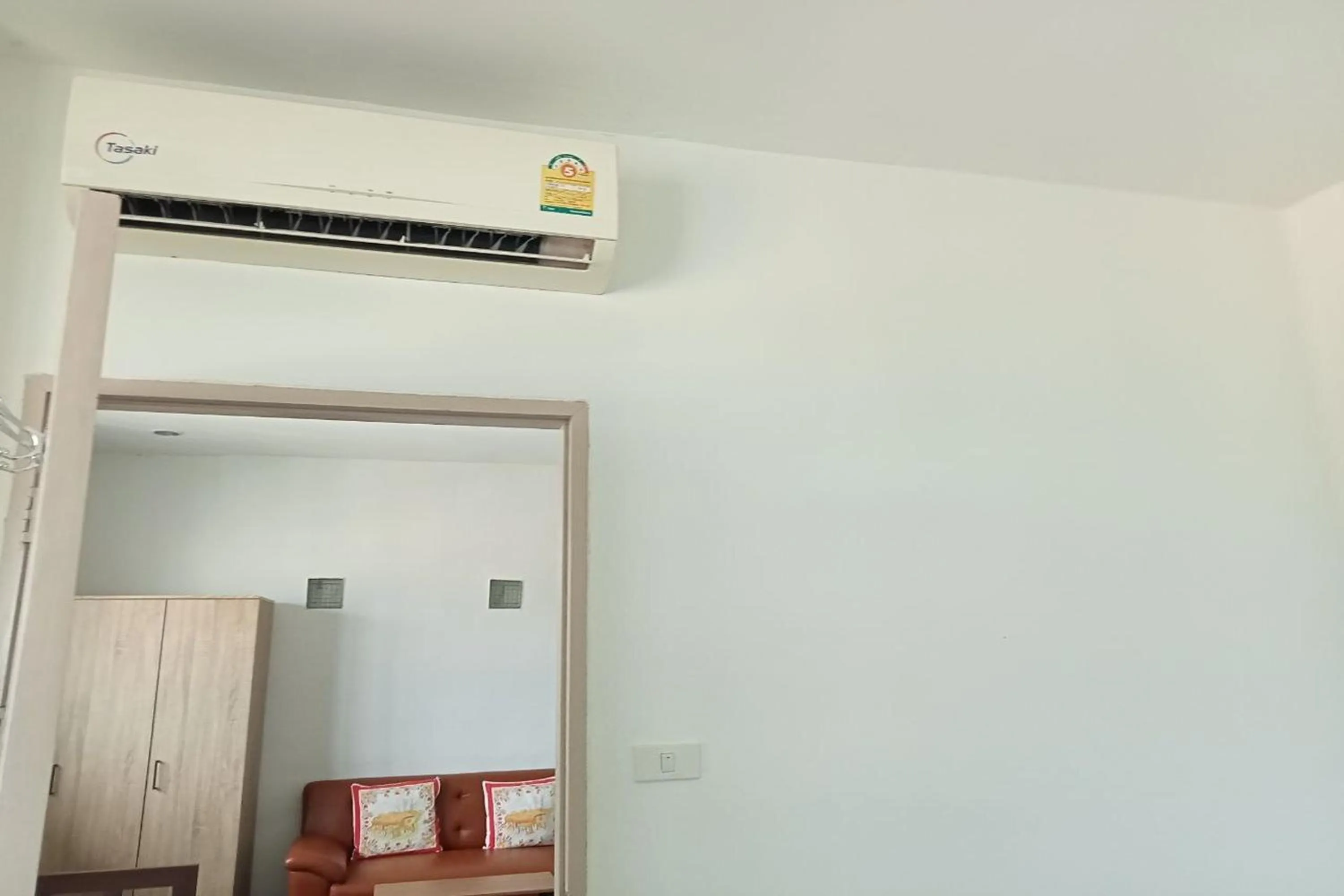 air conditioner in Sleep Dee Hostel