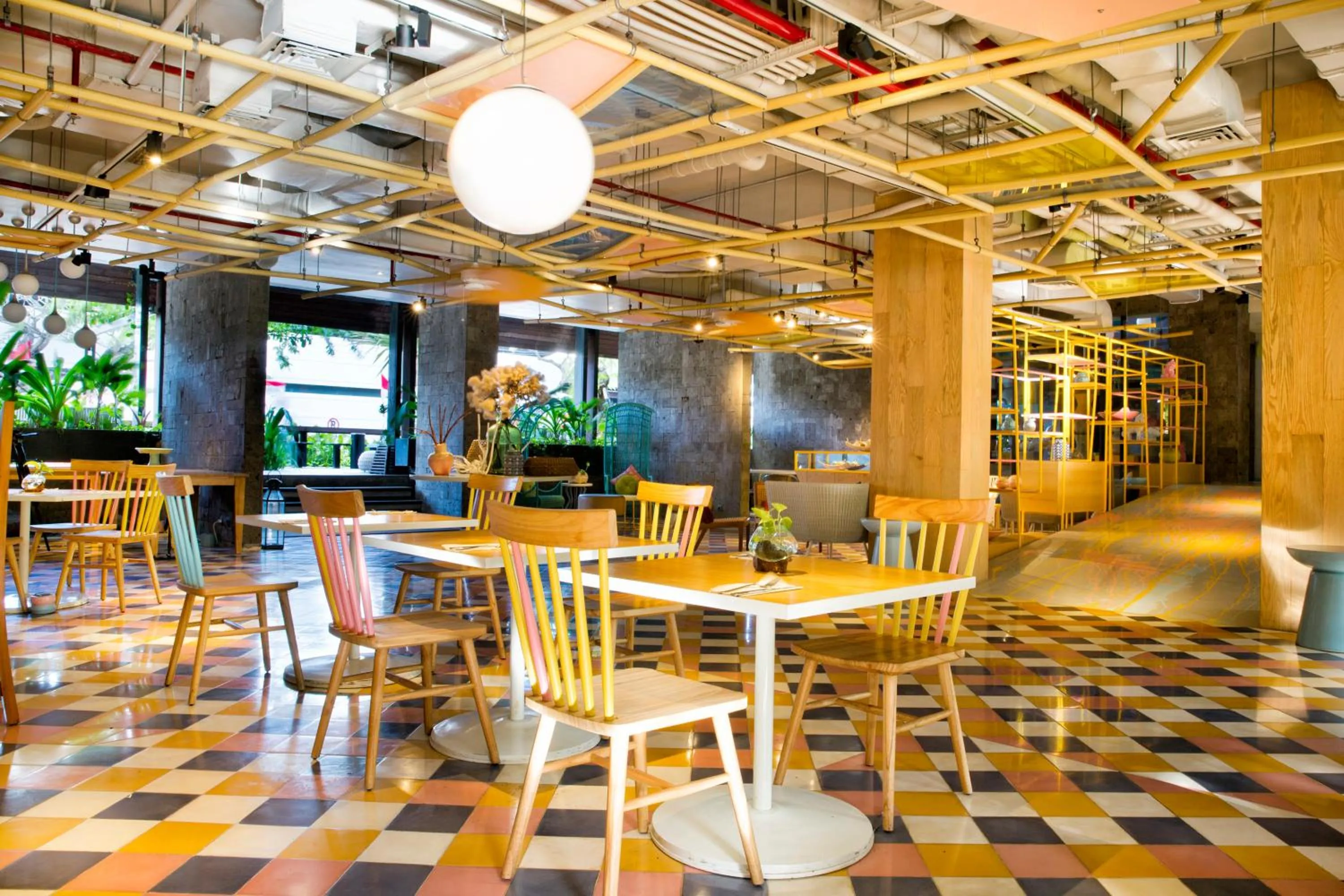 Restaurant/places to eat in Tijili Hotel Seminyak