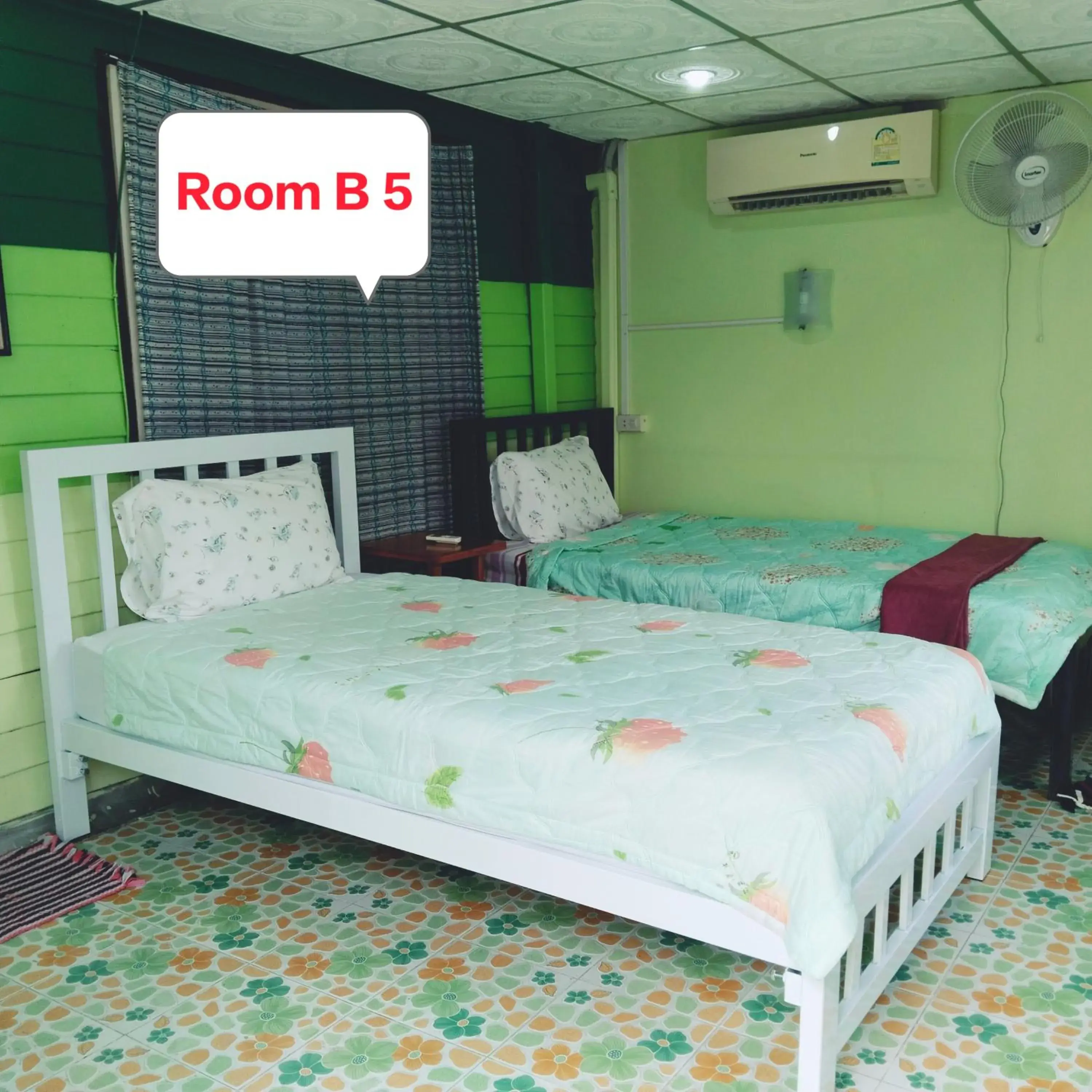 Queen Room in Ban Kru Ae HomeHostel Queen Room in Ban Kru Ae HomeHostel