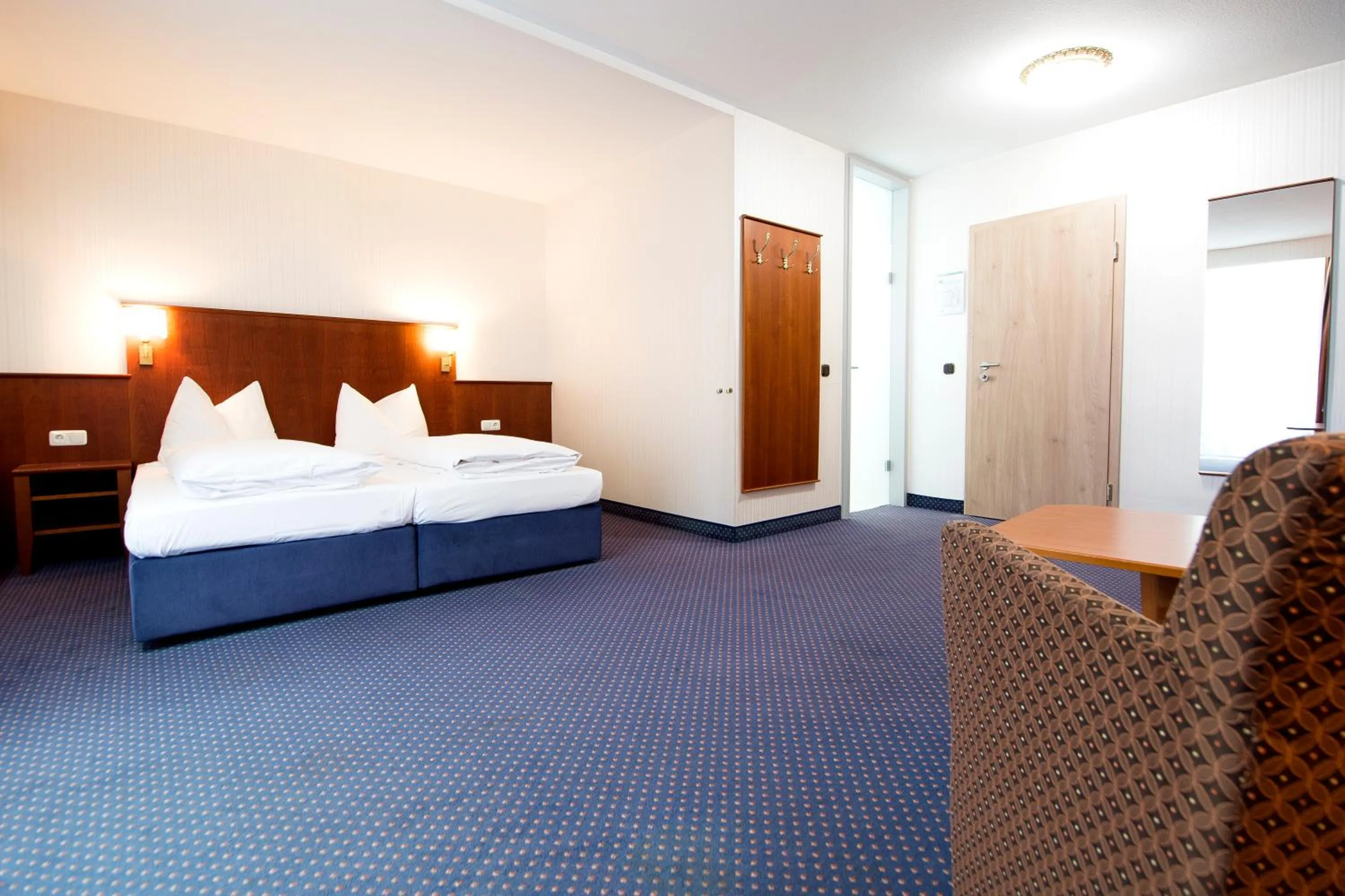 Photo of the whole room, Bed in domus Hotel