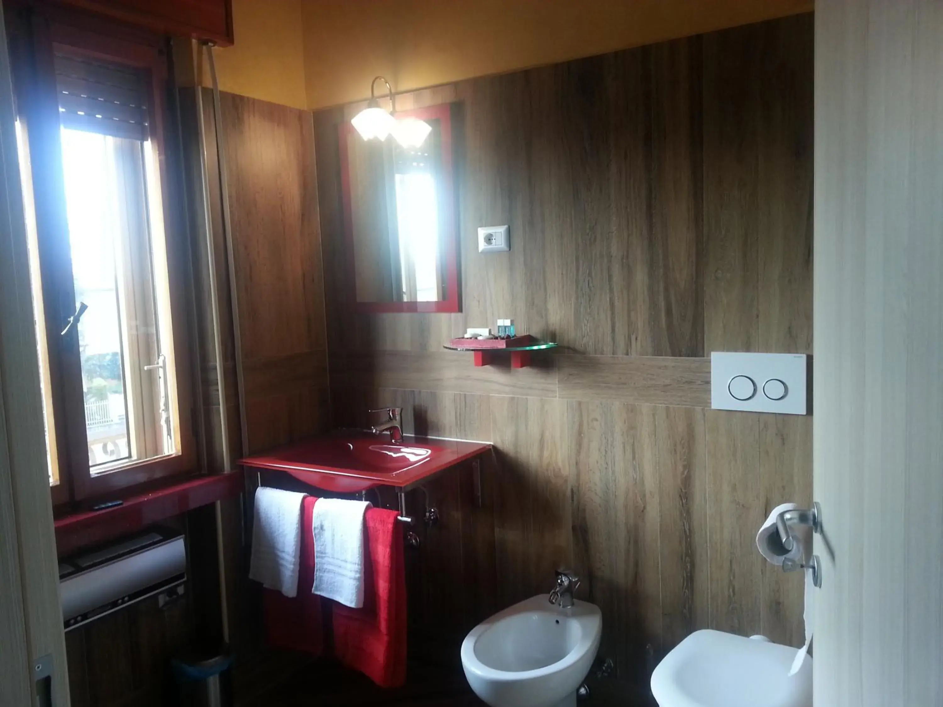 Large Double/Twin Room in Fenix Large Double/Twin Room in Fenix