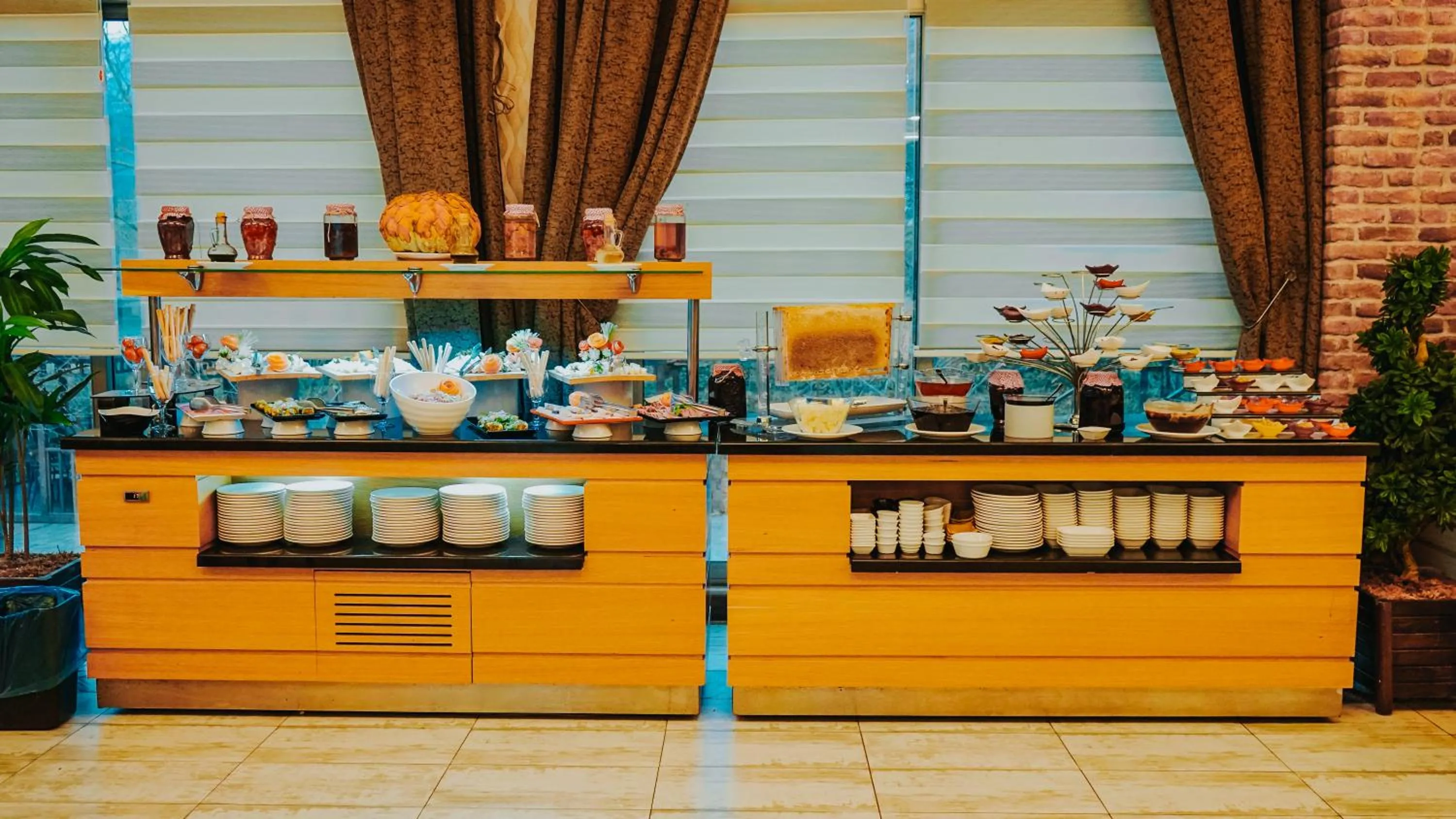 Buffet breakfast in Elgarden Hotel & Spa