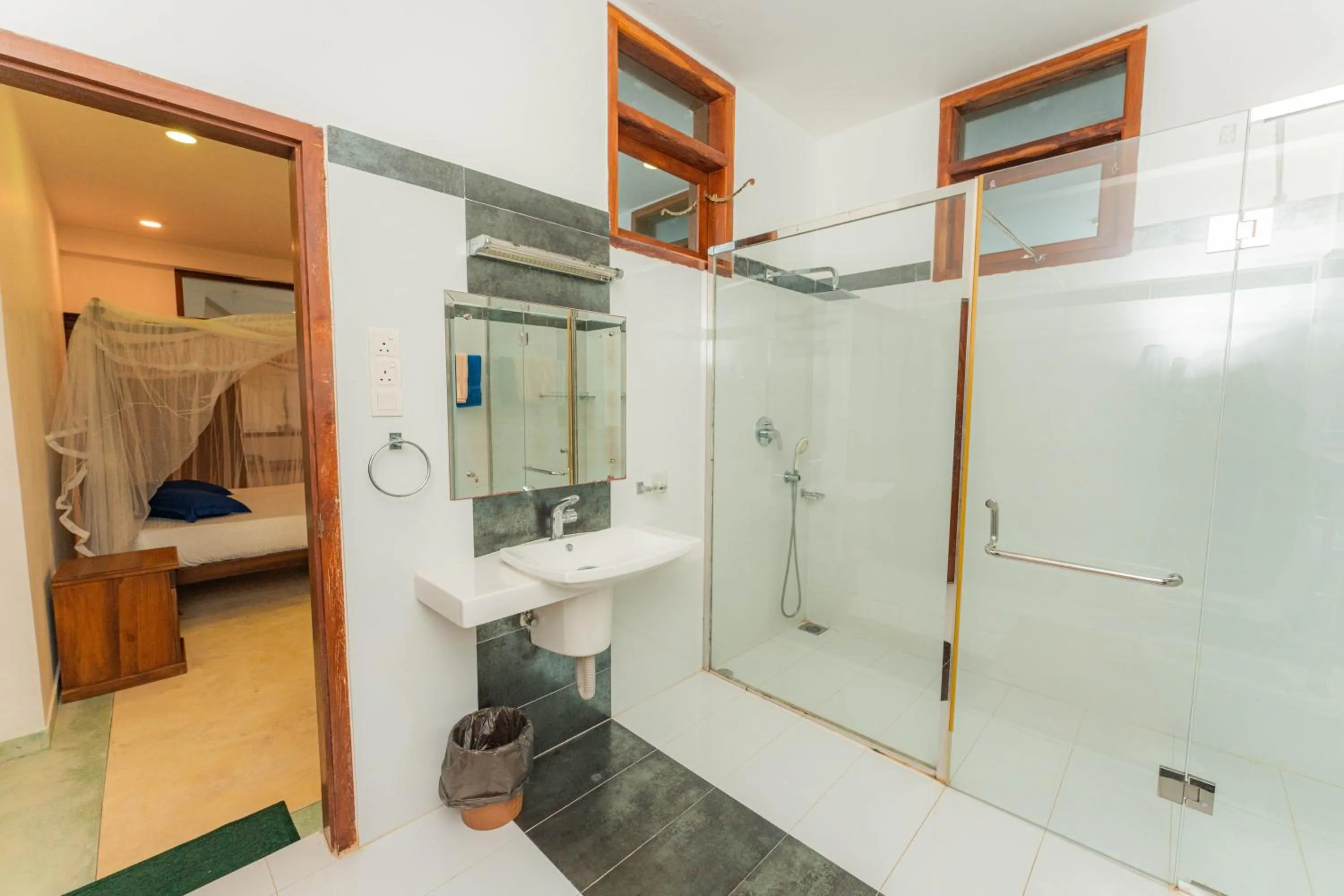 Shower in Hotel Coconut Bar Sea Lodge