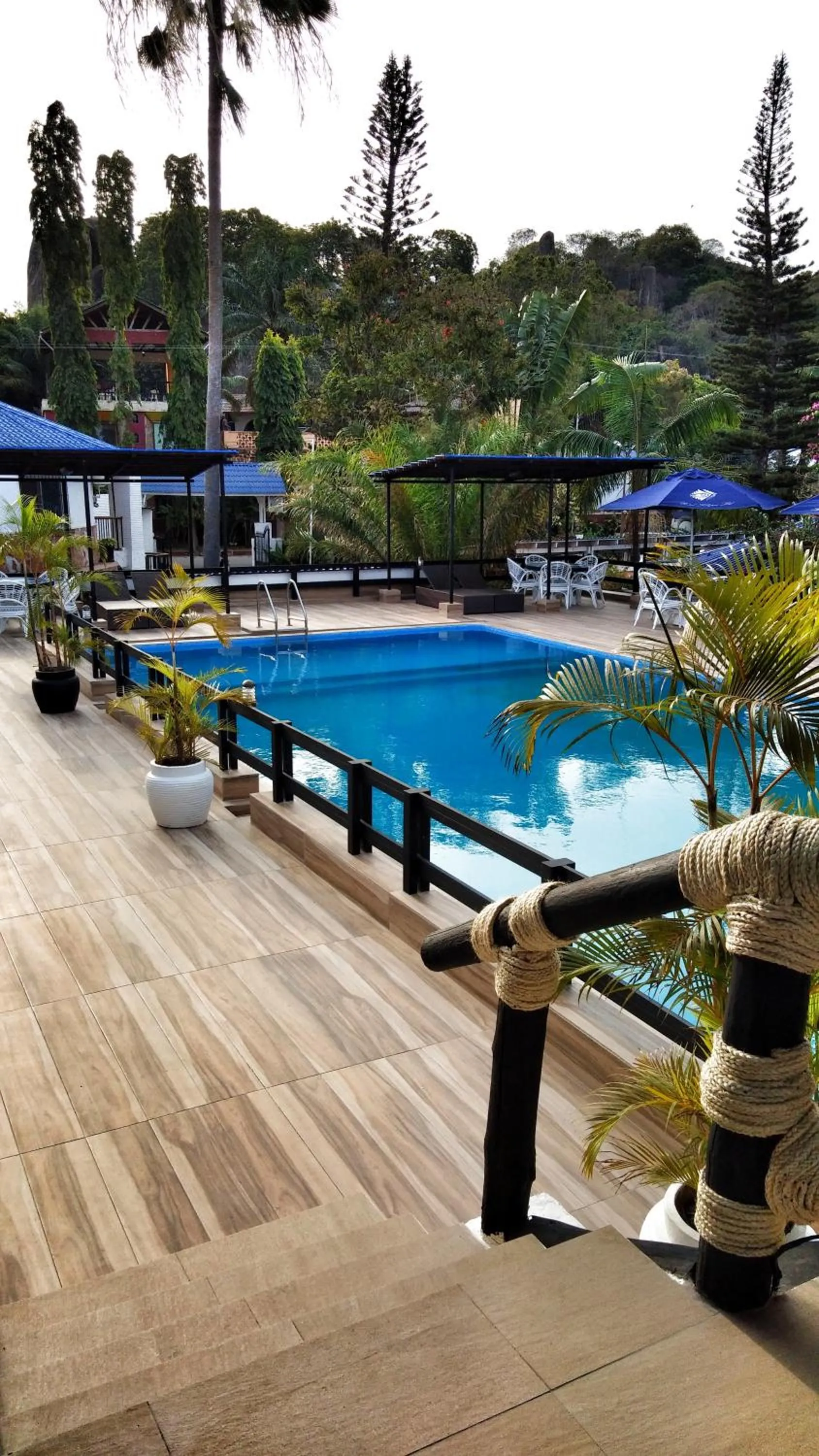 Swimming pool in Hotel Tilapia