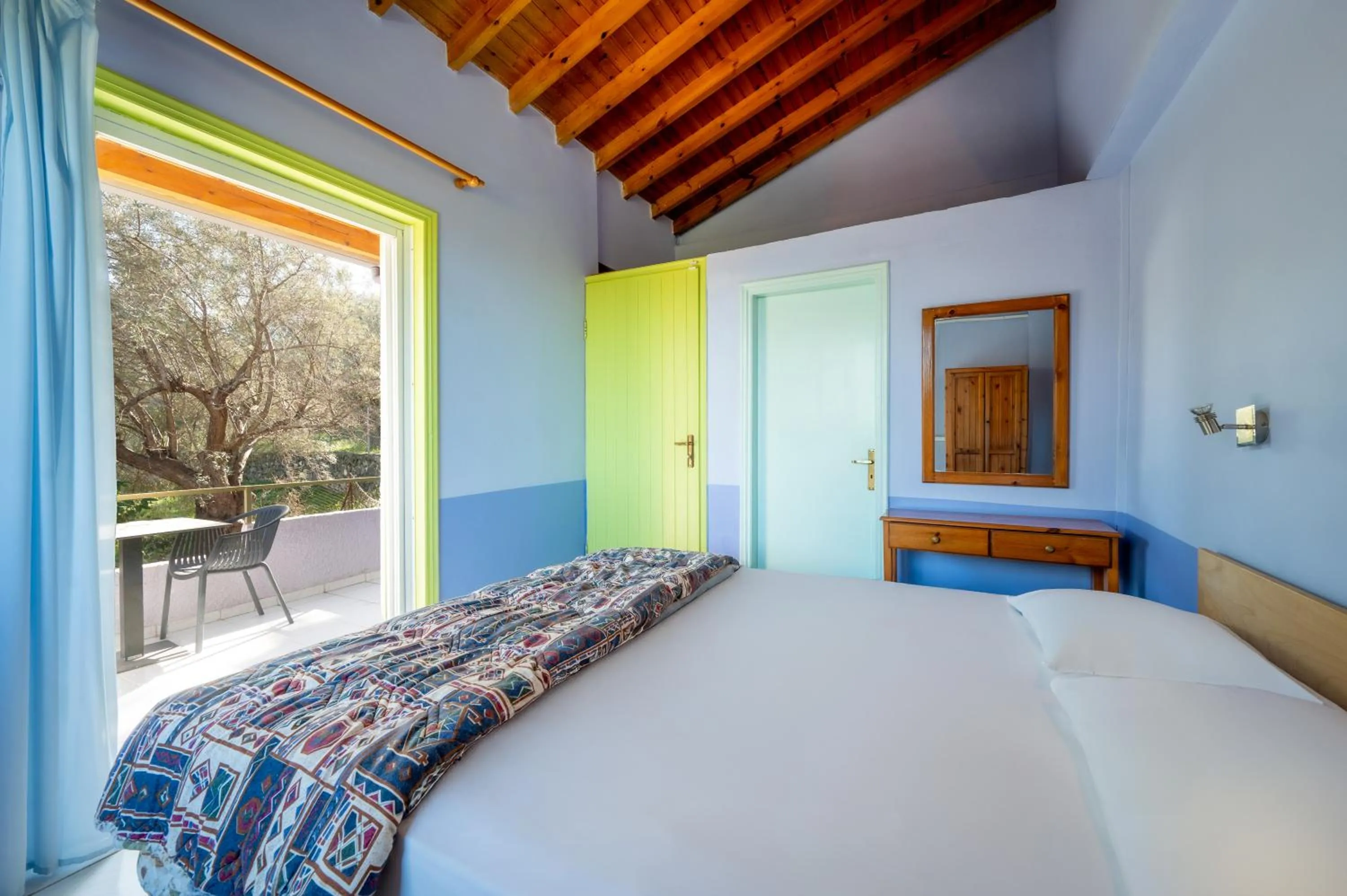 Bed in Summer House Louisa