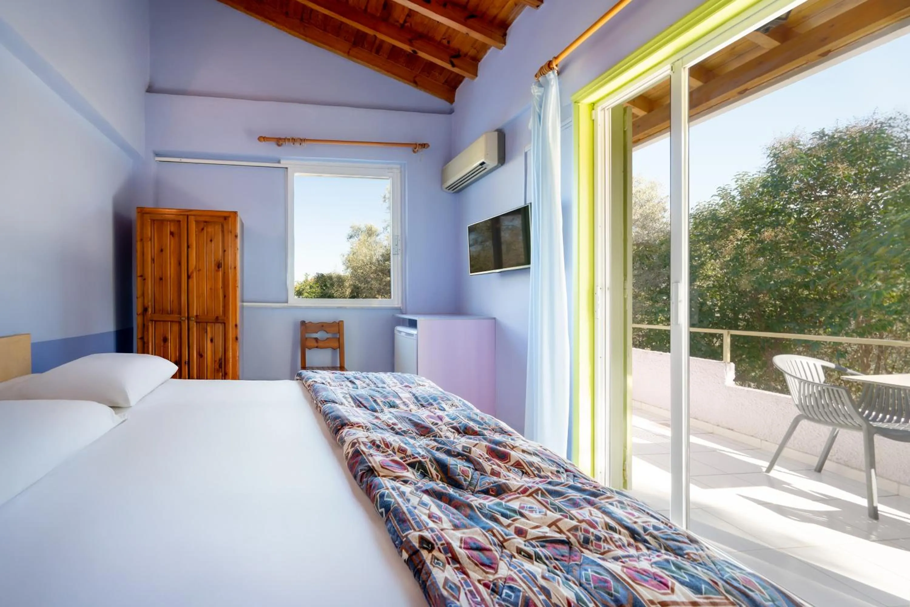 Bed in Summer House Louisa