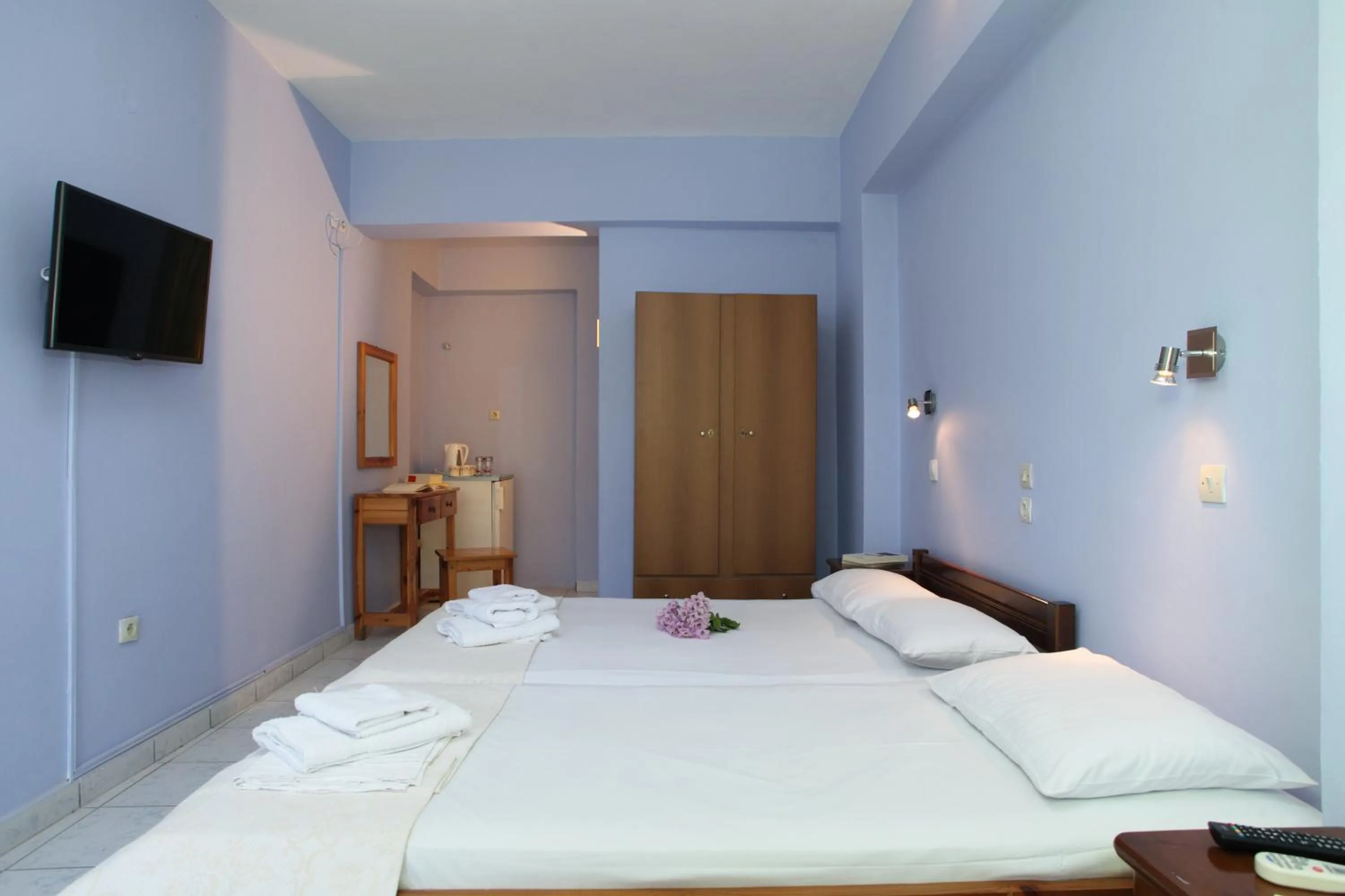 Photo of the whole room, Bed in Summer House Louisa