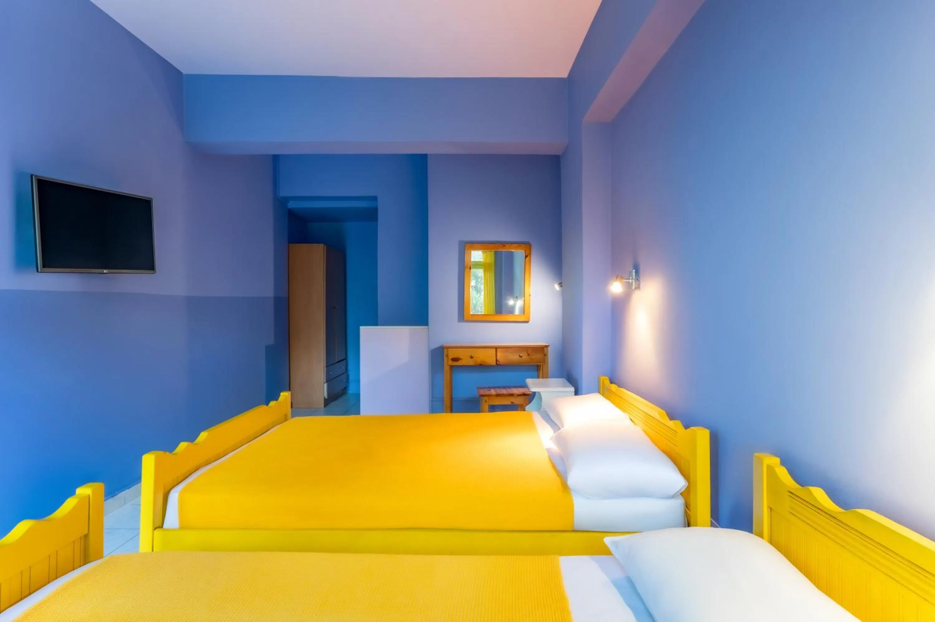 Bed in Summer House Louisa