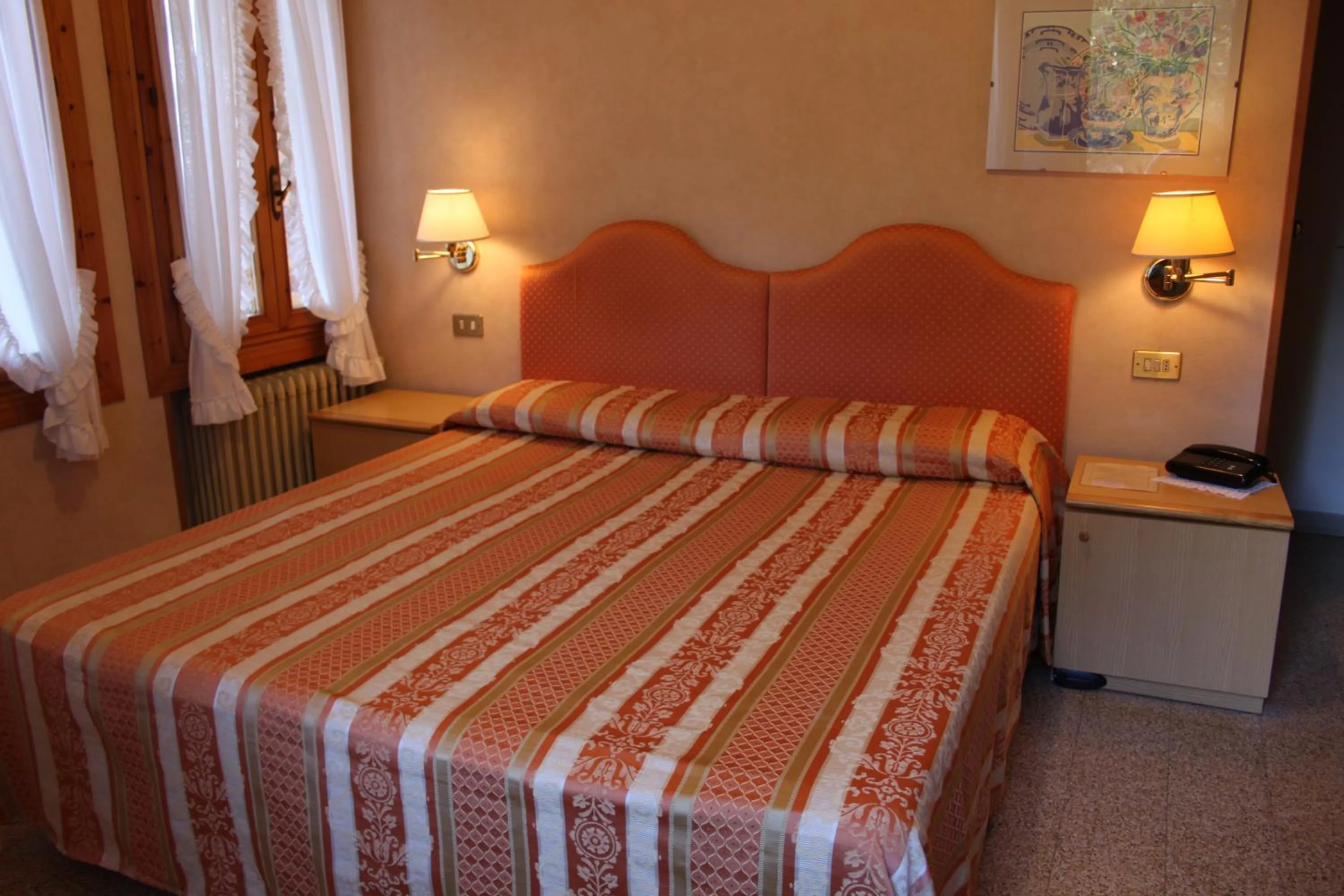 Bed in Hotel Tirolo
